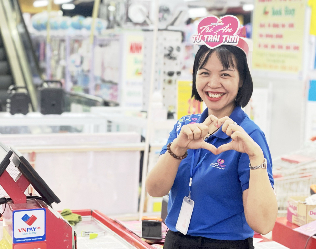 Tự h&agrave;o h&agrave;ng Việt: Thương y&ecirc;u m&agrave;u &aacute;o xanh Saigon Co.op- Ảnh 1.