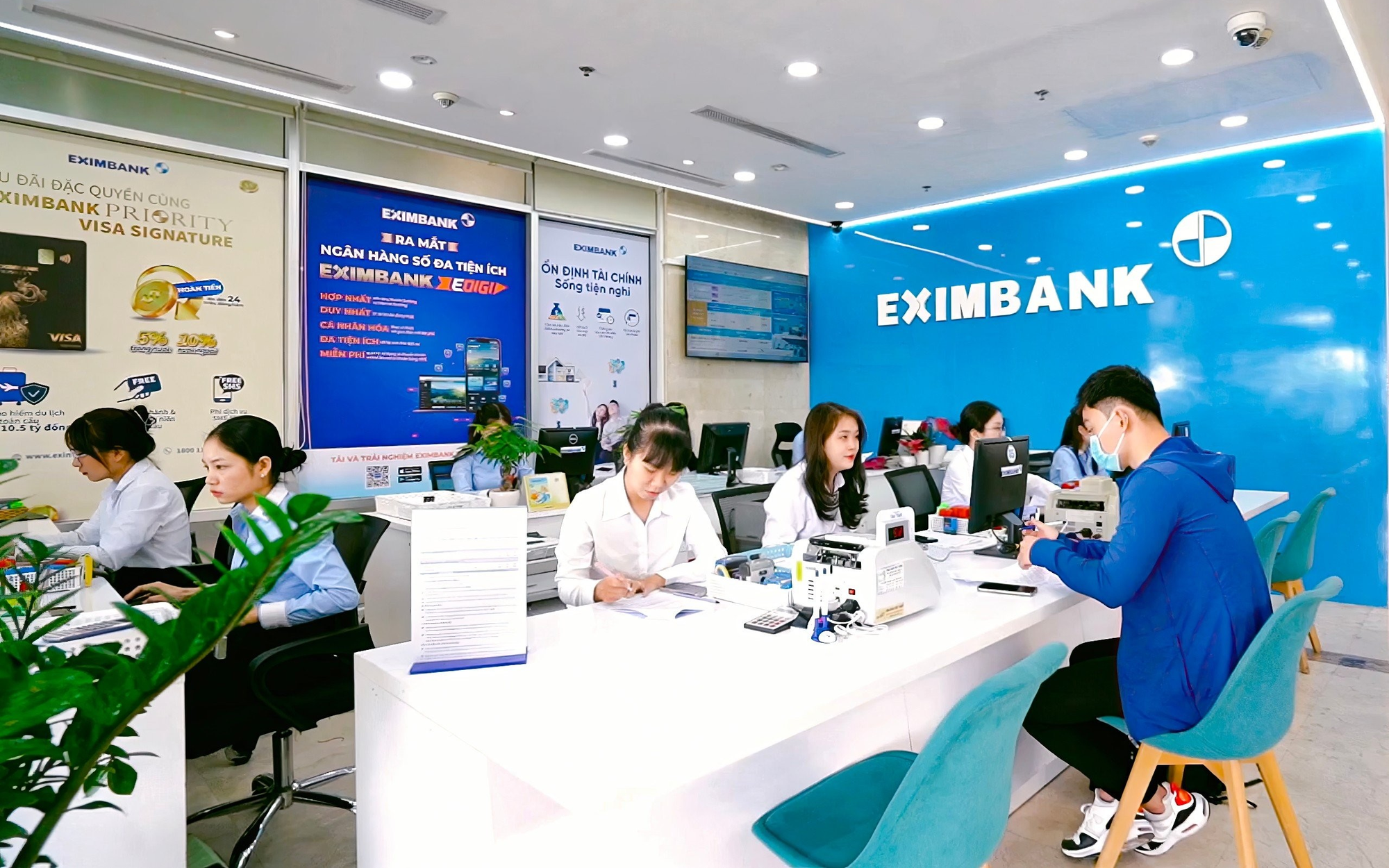Chọn chứng khoán, đầu tư vào vàng hay gửi tiết kiệm online?