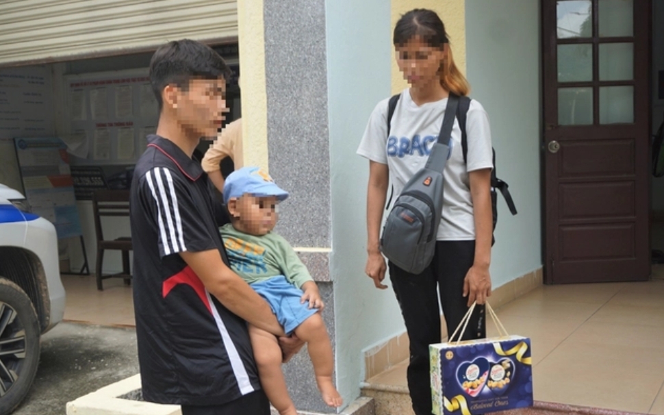 Vụ vợ chồng trẻ bị lừa, ôm con nhỏ đi bộ từ Bình Dương về Tuyên Quang: Truy tìm chủ thầu xây dựng