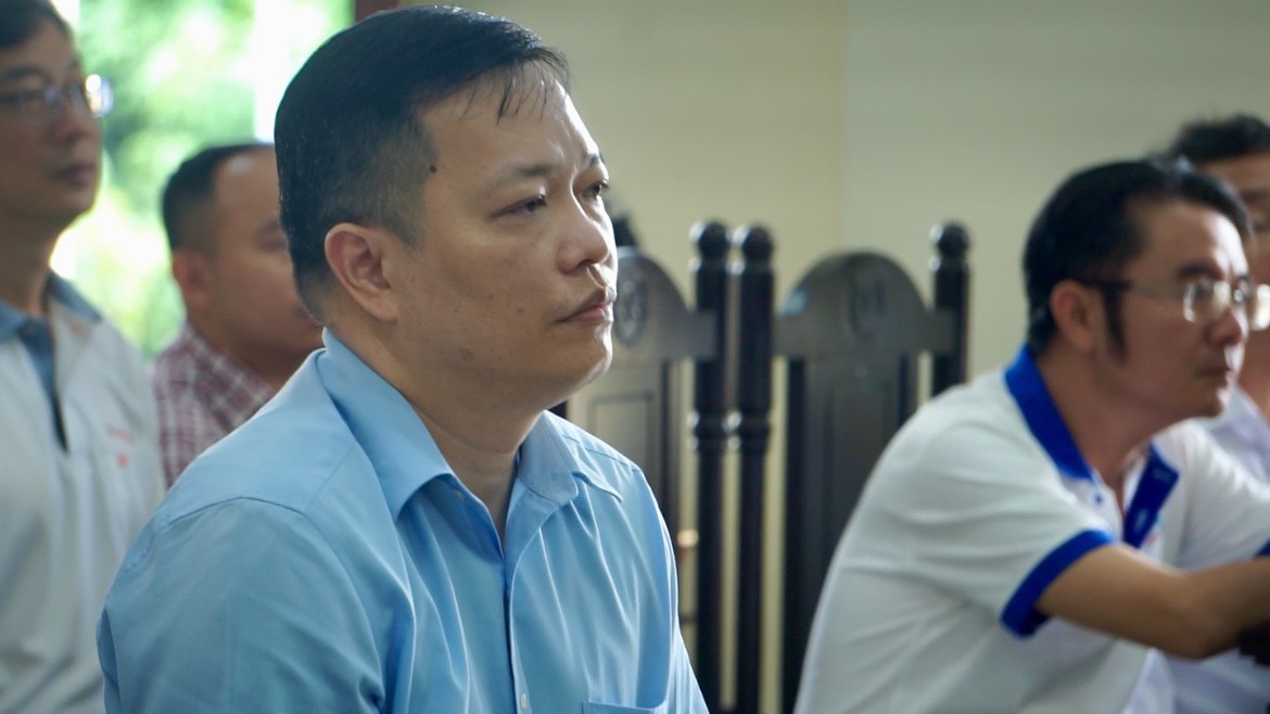 X&eacute;t xử vụ ng&acirc;n h&agrave;ng bị thiệt hại 291 tỉ đồng: Vắng mặt nhiều b&ecirc;n li&ecirc;n quan- Ảnh 2.