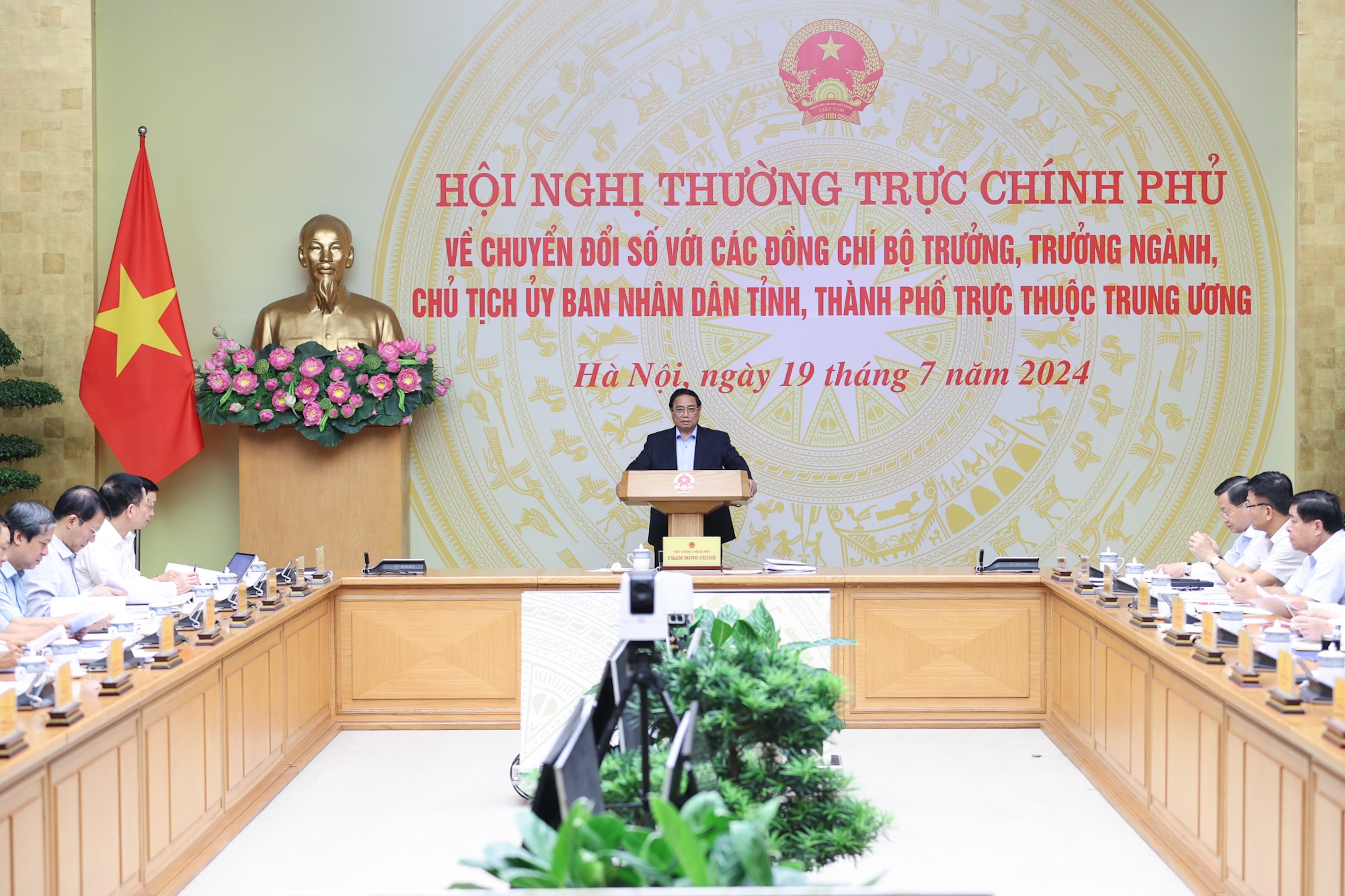 Thủ tướng Ch&iacute;nh phủ chỉ đạo chuyển đổi số phải n&oacute;i thật, l&agrave;m thật, để người d&acirc;n, doanh nghiệp được thụ hưởng thậtẢnh: Nhật Bắc