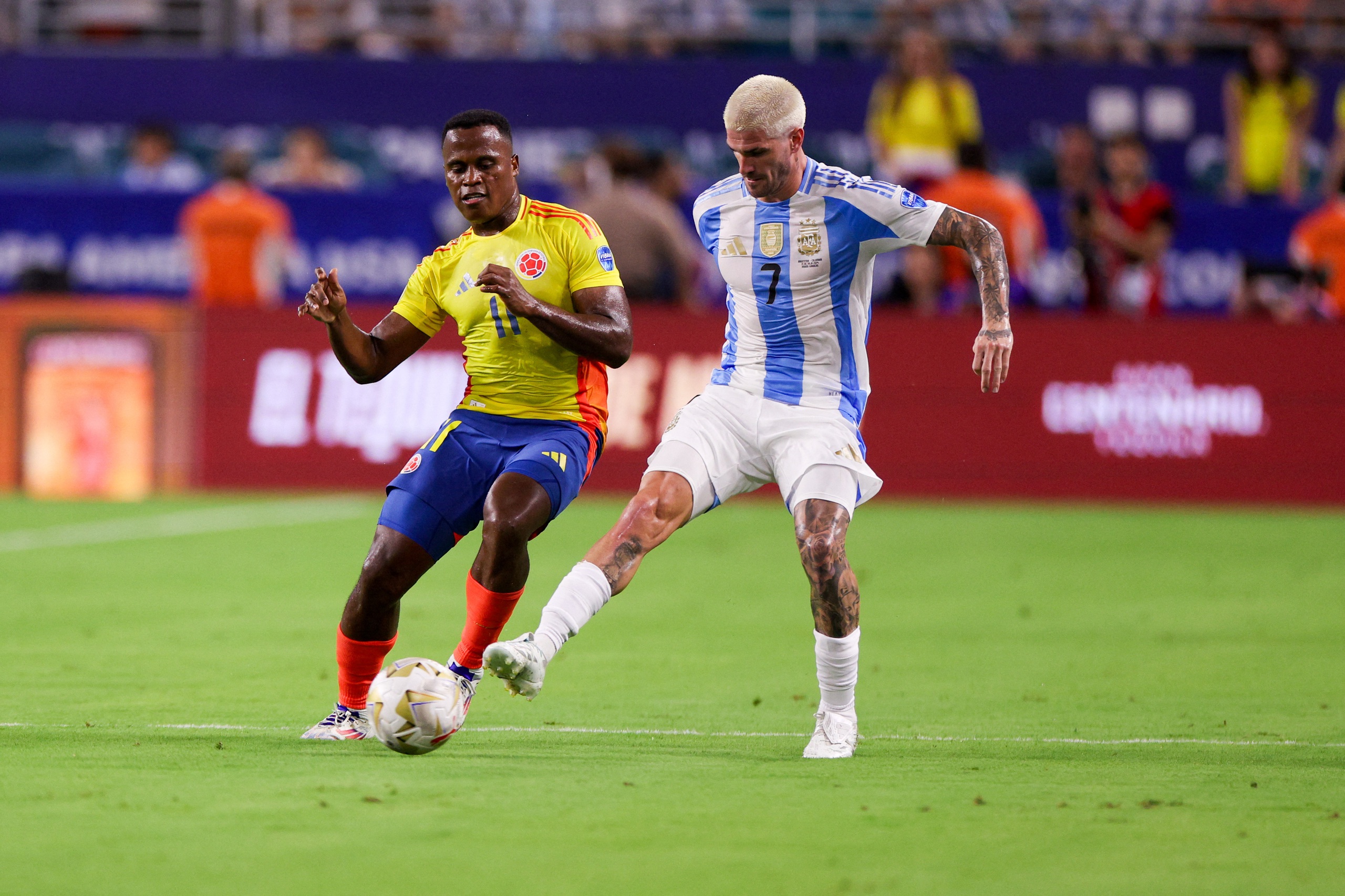 Copa America: De Paul tiết lộ cảnh Messi bật kh&oacute;c l&agrave; động lực v&ocirc; địch của Argentina- Ảnh 2.