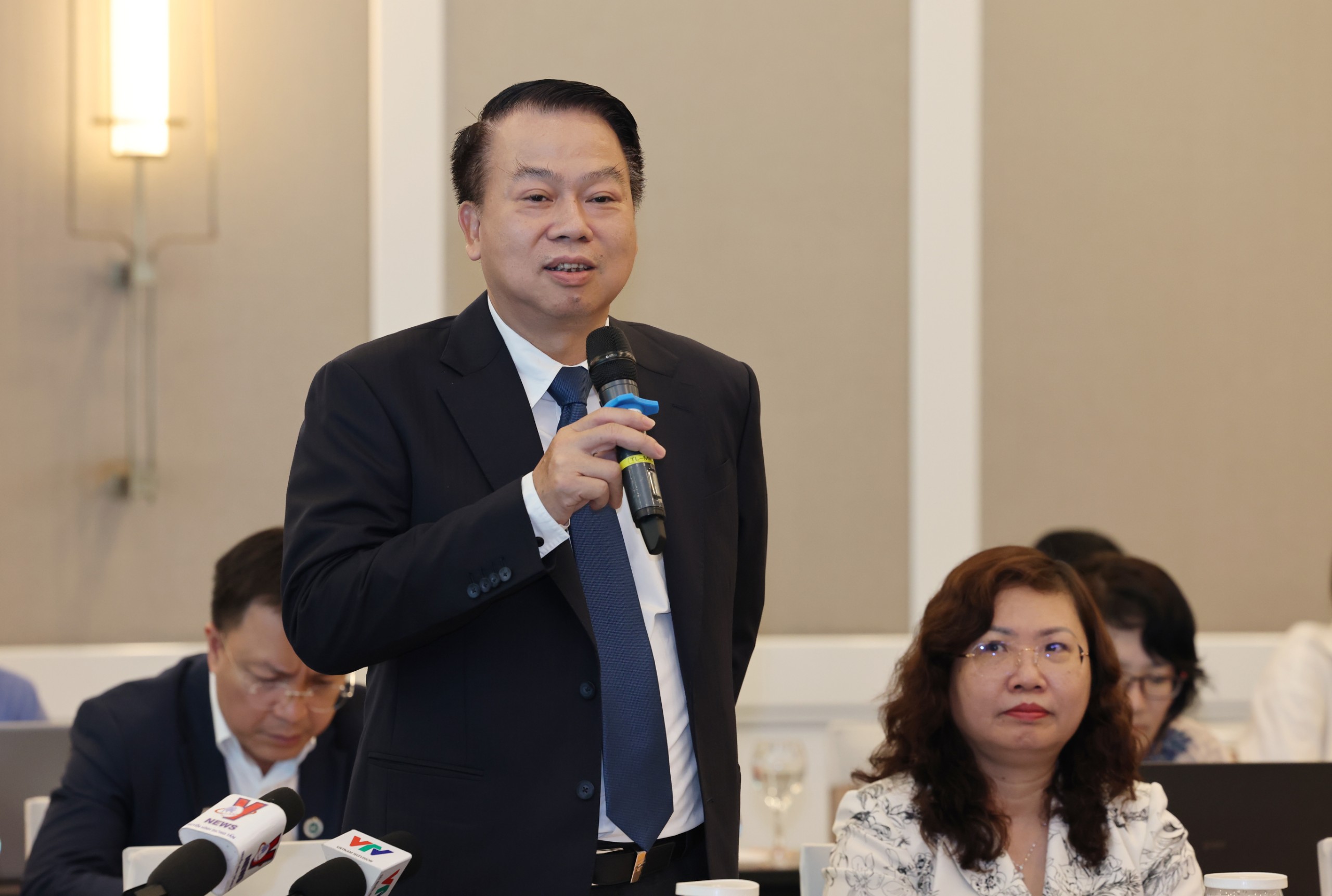 Bộ T&agrave;i ch&iacute;nh: C&oacute; 8 triệu t&agrave;i khoản chứng kho&aacute;n nhưng nh&agrave; đầu tư tổ chức c&ograve;n &iacute;t - Ảnh 1.