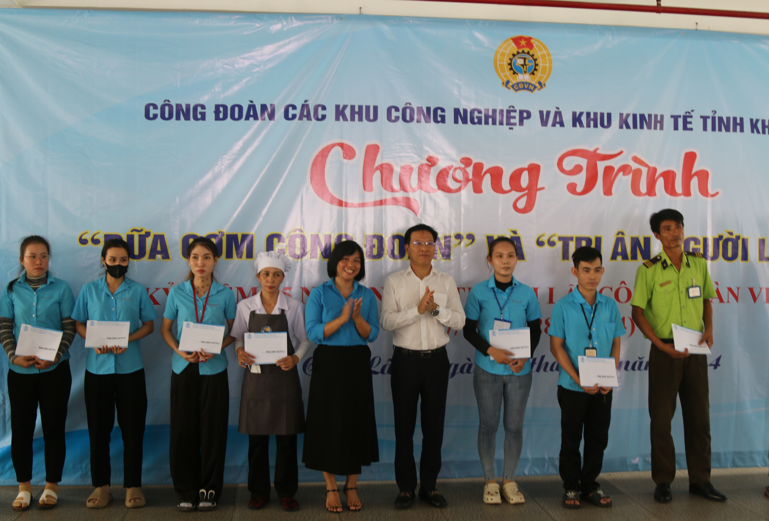 C&ocirc;ng đo&agrave;n c&aacute;c KCN-KKT Kh&aacute;nh Ho&agrave; tổ chức nhiều hoạt động chăm lo người lao động- Ảnh 6.
