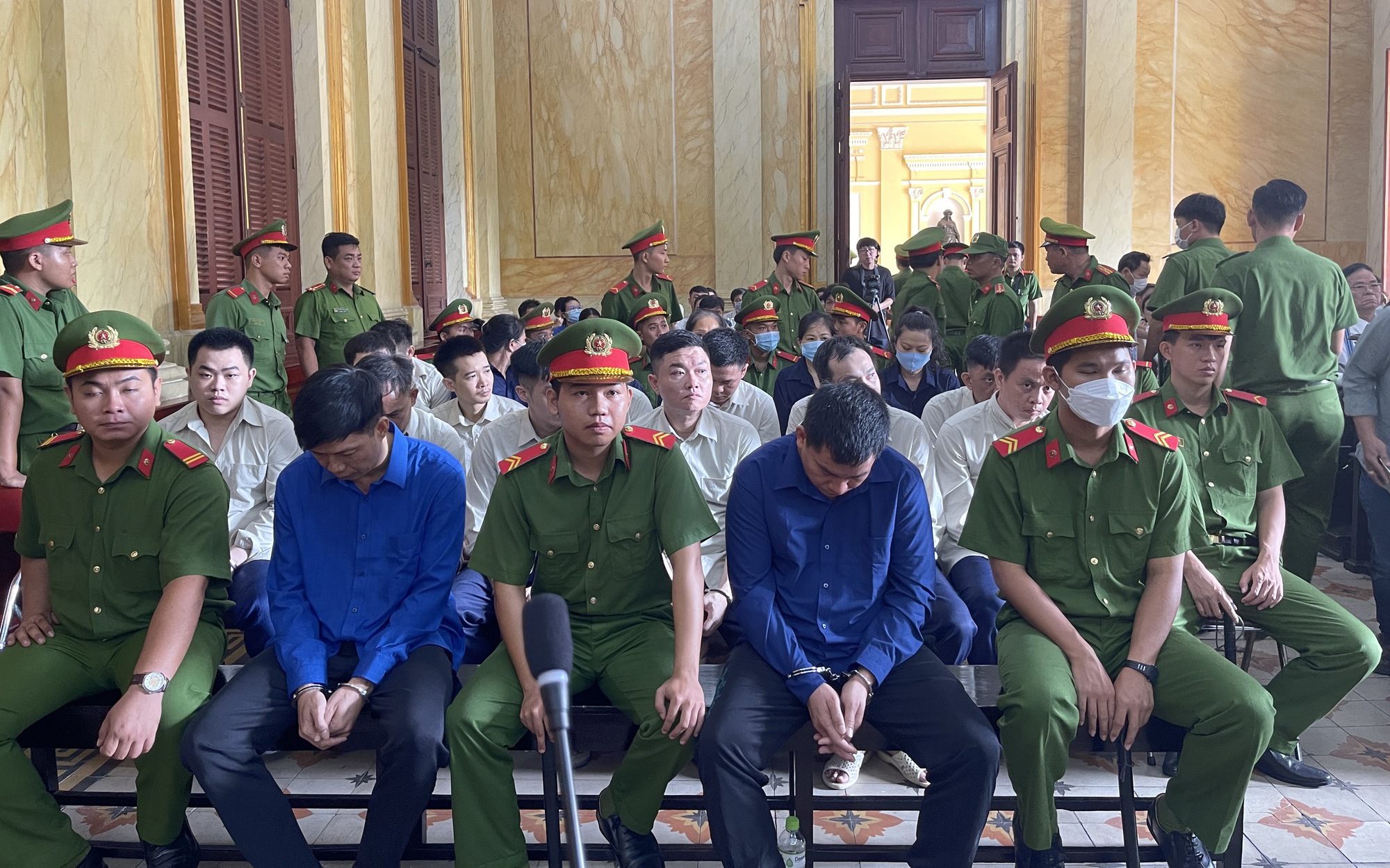 Cái kết đắng cho 3 người phụ nữ mang vàng lậu về TP HCM