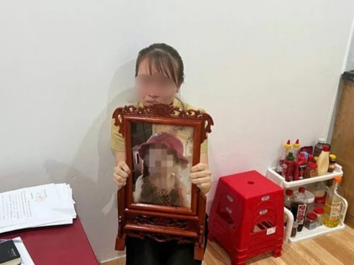 Khởi tố vụ b&eacute; g&aacute;i 11 th&aacute;ng tuổi tử vong tại điểm tr&ocirc;ng trẻ kh&ocirc;ng ph&eacute;p- Ảnh 1.