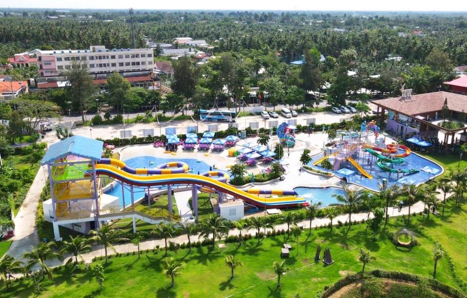 An aerial view of a water park Description automatically generated