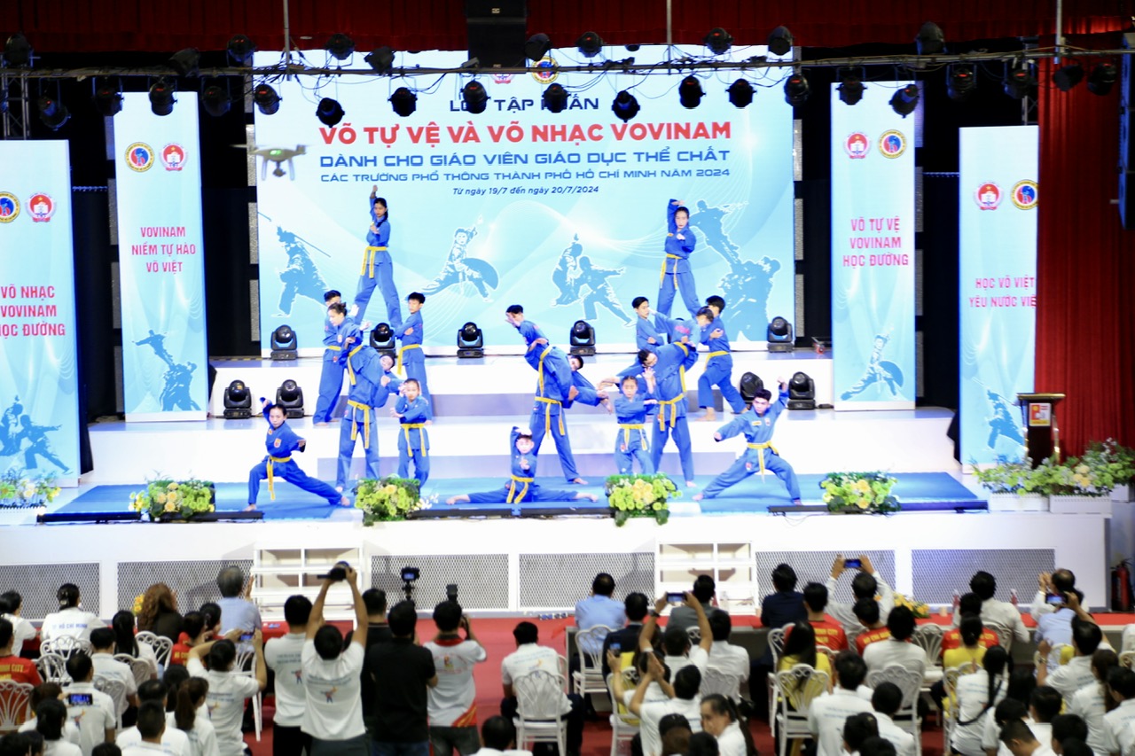 TP HCM tổ chức lớp v&otilde; tự vệ v&agrave; v&otilde; nhạc Vovinam cho 600 gi&aacute;o vi&ecirc;n- Ảnh 3.