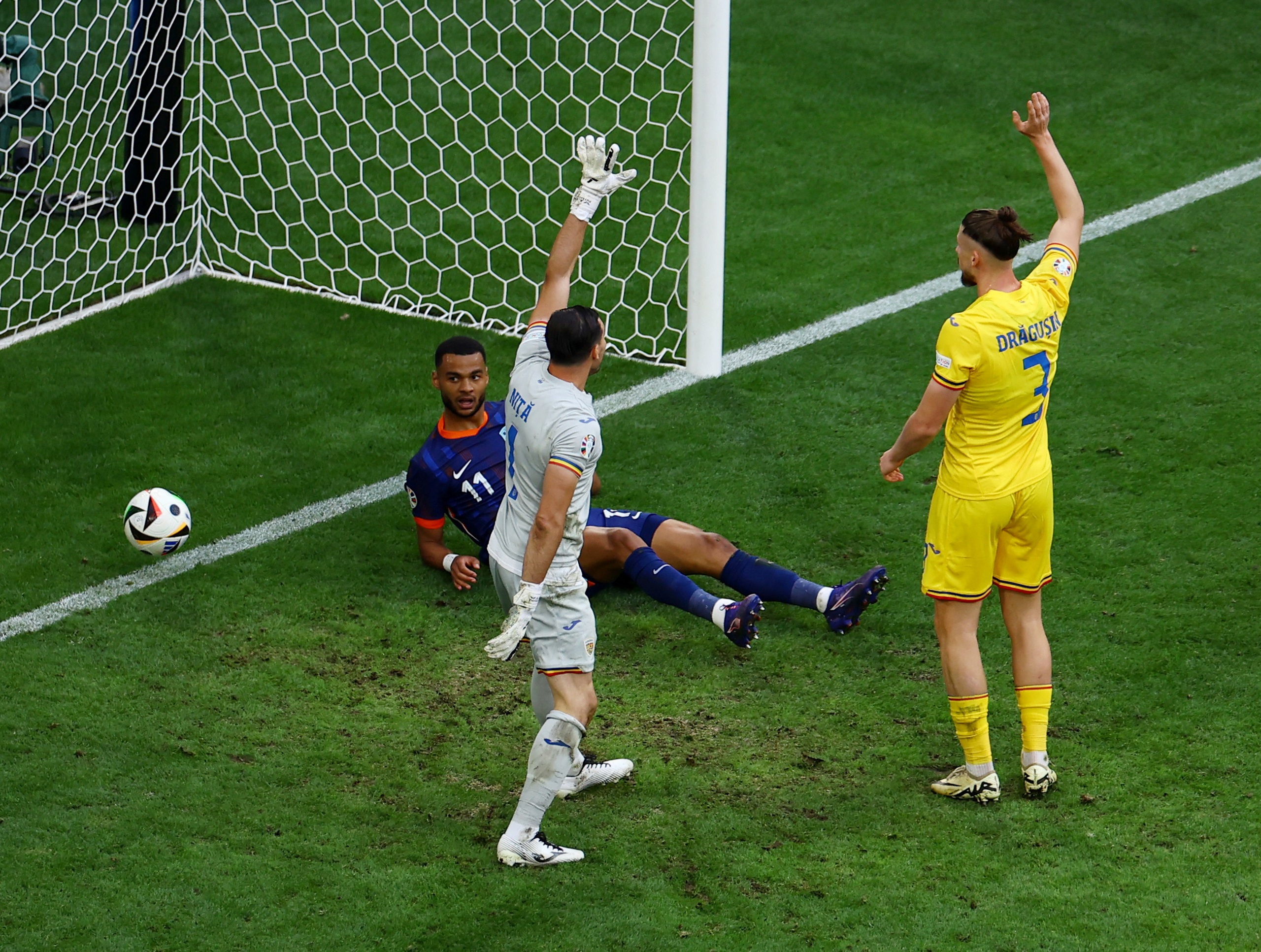 Euro 2024: Thắng đậm Romania, H&agrave; Lan hi&ecirc;n ngang v&agrave;o tứ kết- Ảnh 3.