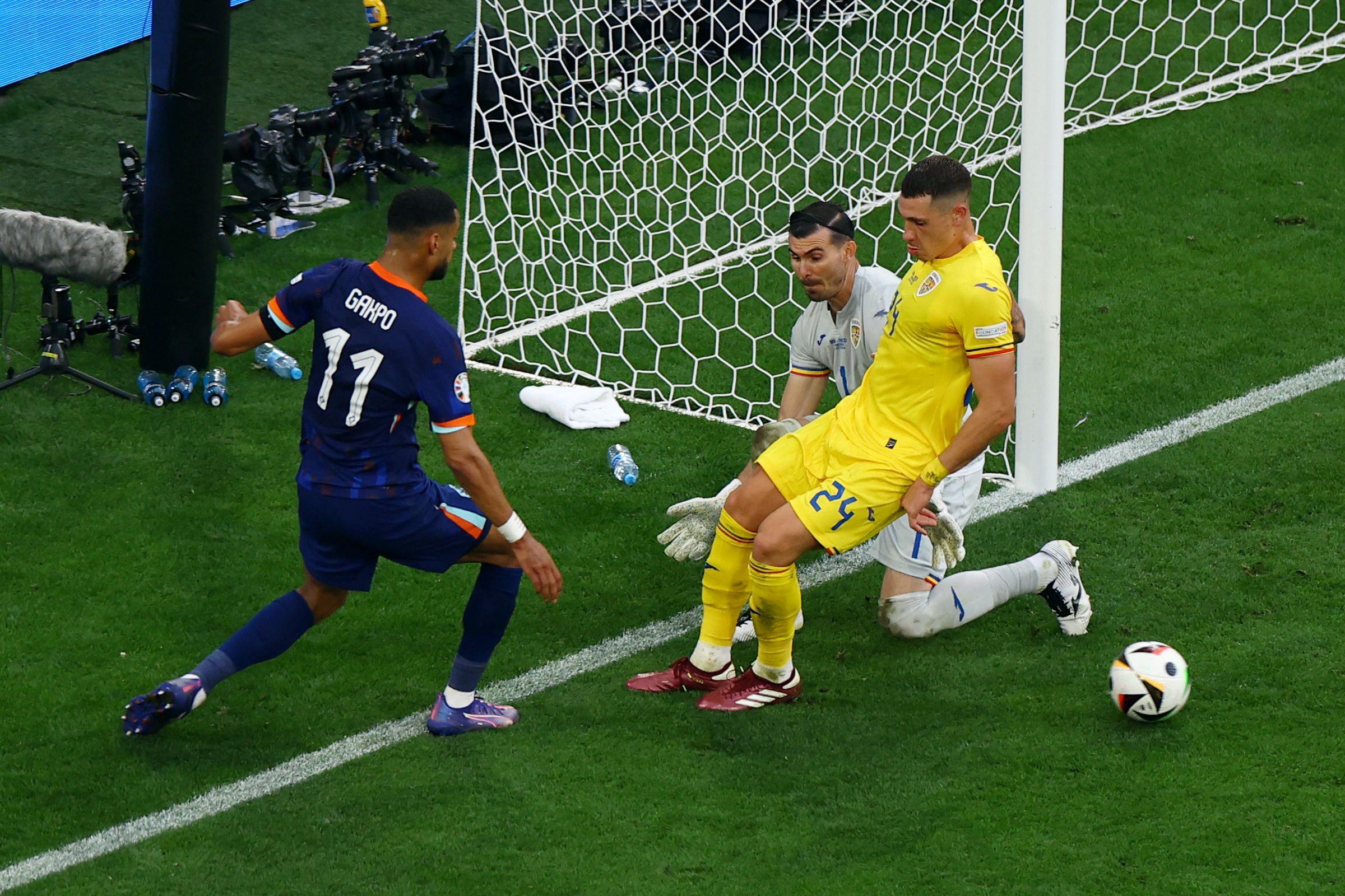 Euro 2024: Thắng đậm Romania, H&agrave; Lan hi&ecirc;n ngang v&agrave;o tứ kết- Ảnh 4.