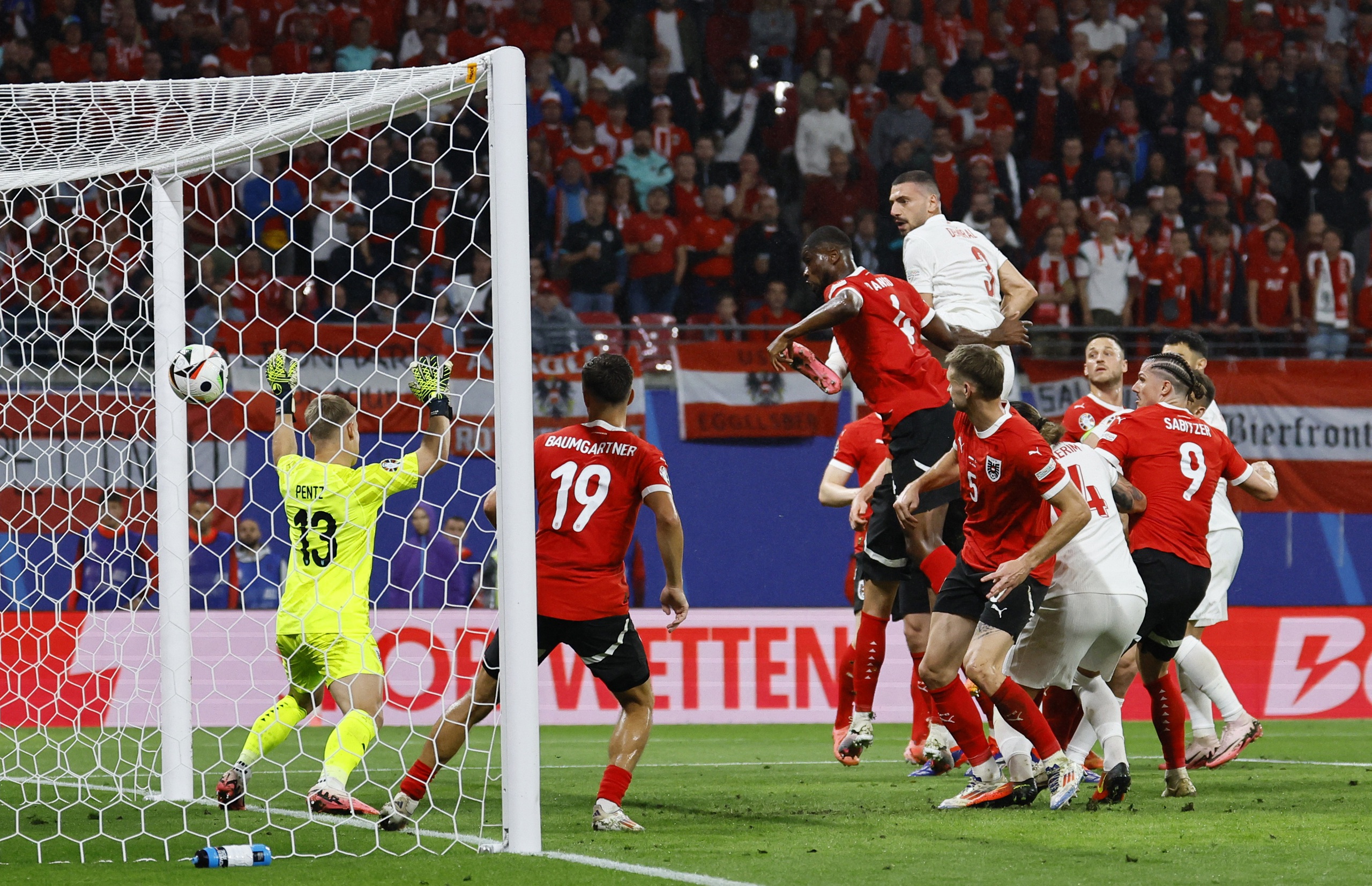 Euro 2024: Thắng &Aacute;o, tuyển Thổ Nhĩ Kỳ chạm tr&aacute;n H&agrave; Lan ở tứ kết- Ảnh 1.