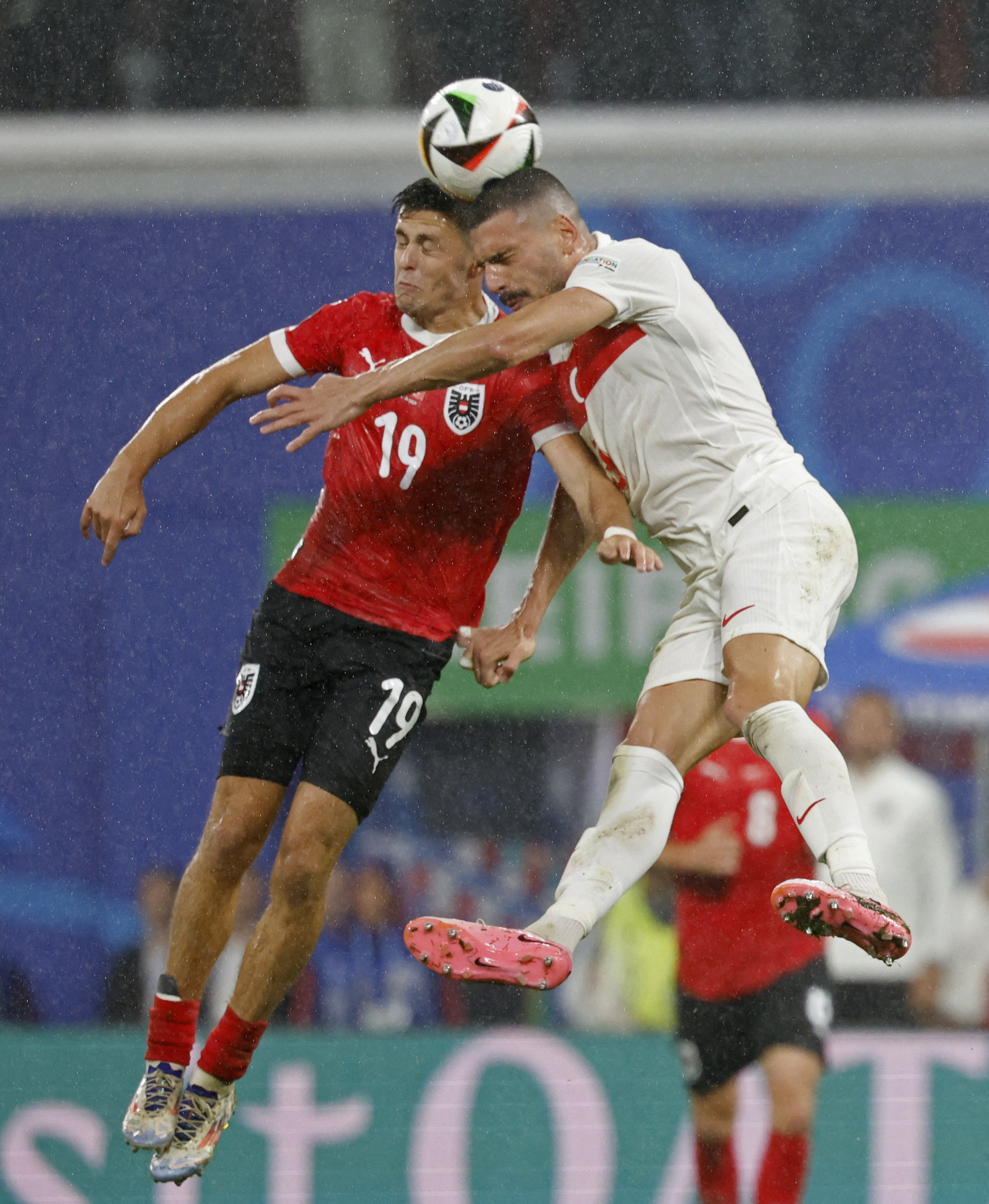 Euro 2024: Thắng &Aacute;o, tuyển Thổ Nhĩ Kỳ chạm tr&aacute;n H&agrave; Lan ở tứ kết- Ảnh 4.