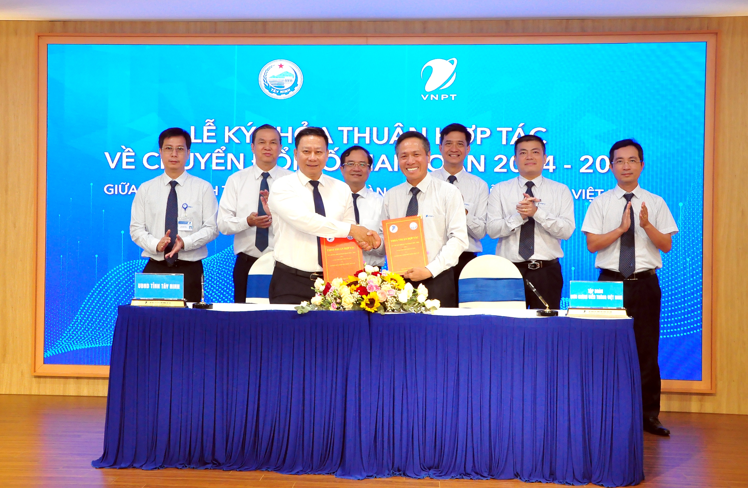 Tập đo&agrave;n VNPT v&agrave; UBND tỉnh T&acirc;y Ninh k&yacute; kết thỏa thuận hợp t&aacute;c Chuyển đổi số giai đoạn 2024 -2030- Ảnh 2.