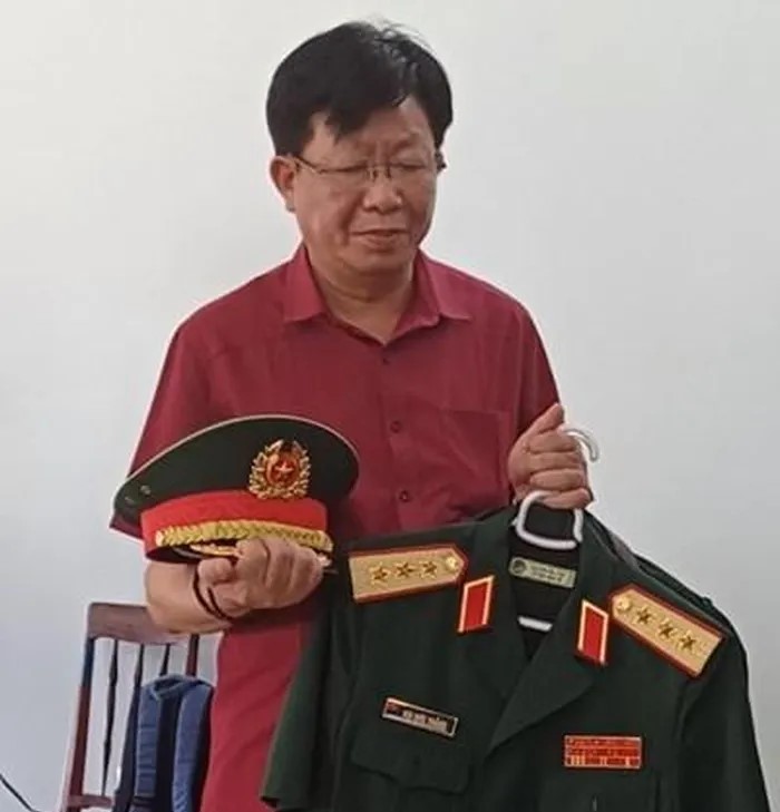 Giả danh thượng tướng, đại t&aacute; qu&acirc;n đội v&igrave; "th&iacute;ch bộ đội"!?- Ảnh 2.