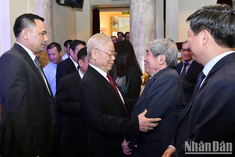 “Năm tháng như một đám mây sẽ trôi qua, cái còn lại là tình bạn bè, tình bằng hữu”- Ảnh 1.