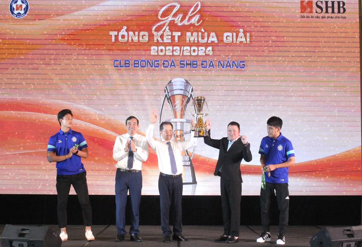 B&oacute;ng đ&aacute; Đ&agrave; Nẵng v&agrave; ng&agrave;y c&aacute;c "c&ocirc;ng thần" tụ hội- Ảnh 3.
