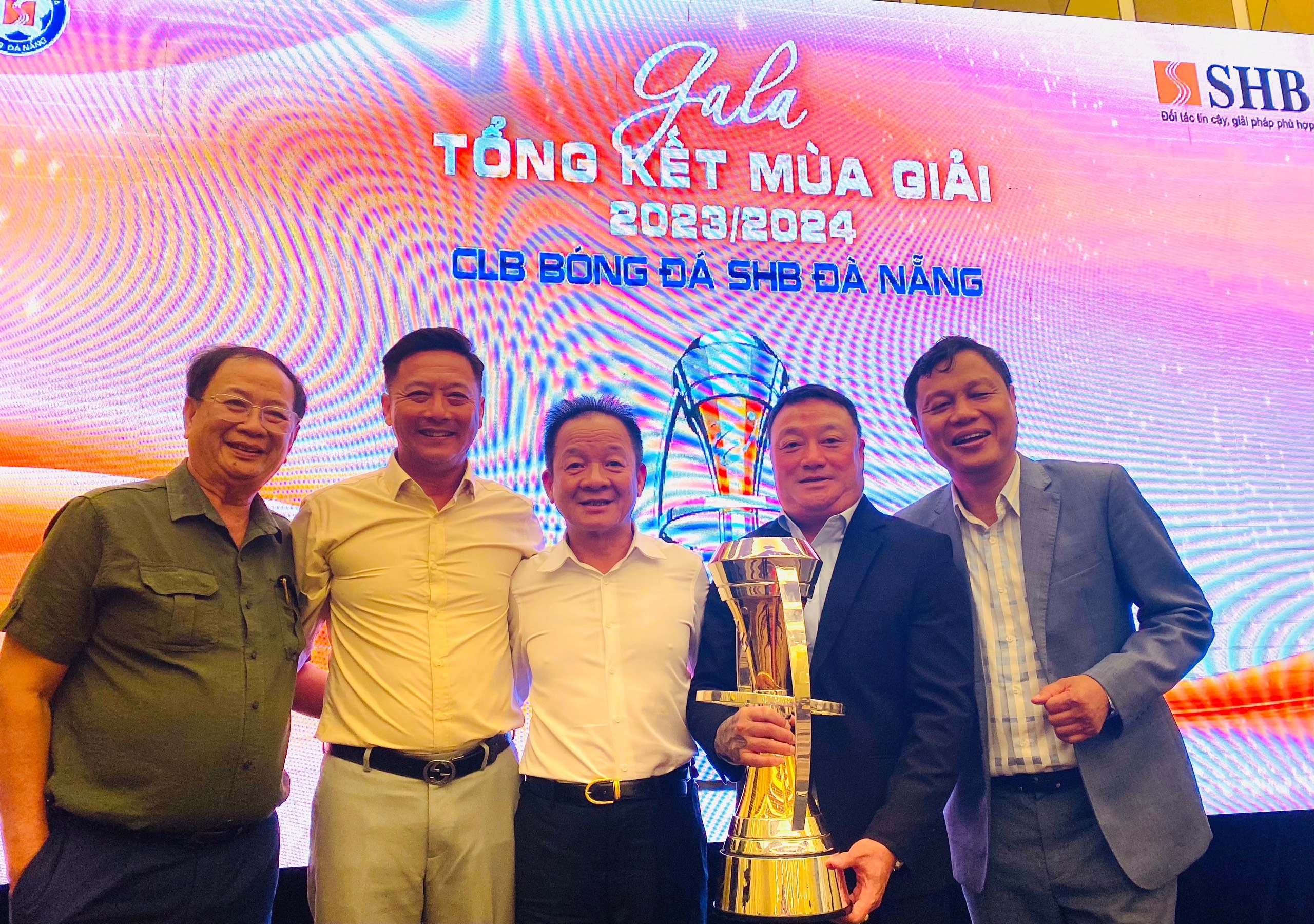 B&oacute;ng đ&aacute; Đ&agrave; Nẵng v&agrave; ng&agrave;y c&aacute;c "c&ocirc;ng thần" tụ hội- Ảnh 1.