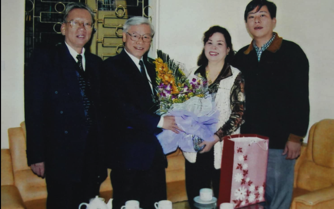 Cô giáo tiểu học của Tổng Bí thư khóc nghẹn ngào vì không thể gặp trò lần cuối
