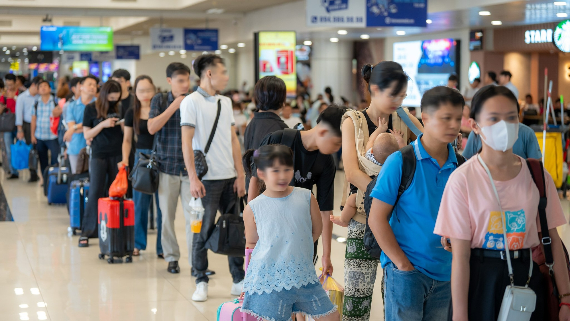 Sự cố gi&aacute;n đoạn m&aacute;y t&iacute;nh to&agrave;n cầu: Một số chuyến bay Việt Nam phải điều chỉnh- Ảnh 1.