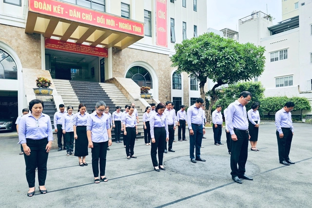 TP HCM: Nhiều trụ sở treo cờ rủ tưởng nhớ Tổng B&iacute; thư Nguyễn Ph&uacute; Trọng trước ng&agrave;y Quốc tang- Ảnh 3.