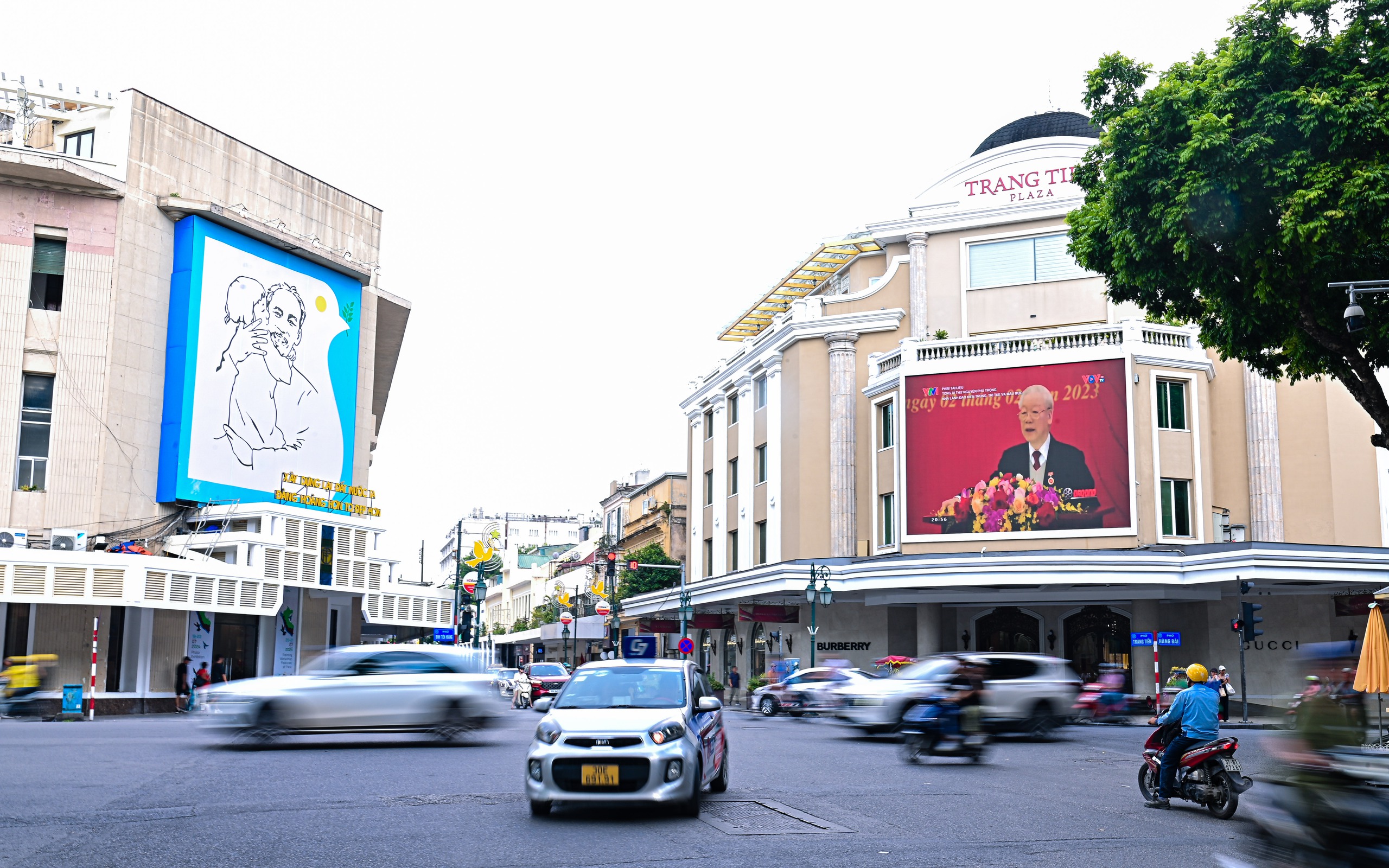 H&agrave; Nội đồng loạt treo cờ rủ tưởng nhớ Tổng B&iacute; thư Nguyễn Ph&uacute; Trọng- Ảnh 10.
