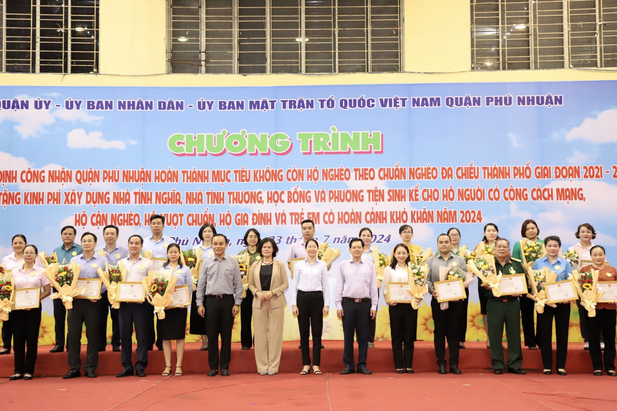 TP HCM: Thêm 1 quận không còn hộ nghèo theo chuẩn nghèo đa chiều- Ảnh 2.