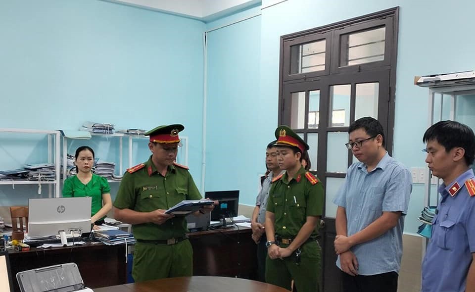 Bắt tạm giam nhiều c&aacute;n bộ ở Quảng Nam- Ảnh 2.