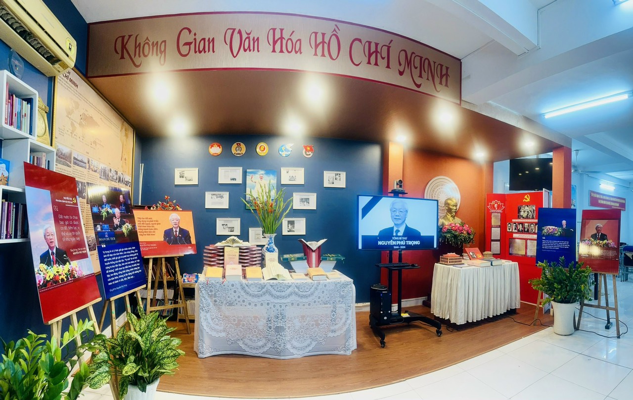 Xúc động không gian tưởng niệm Tổng Bí thư Nguyễn Phú Trọng tại quận Phú Nhuận- Ảnh 6.