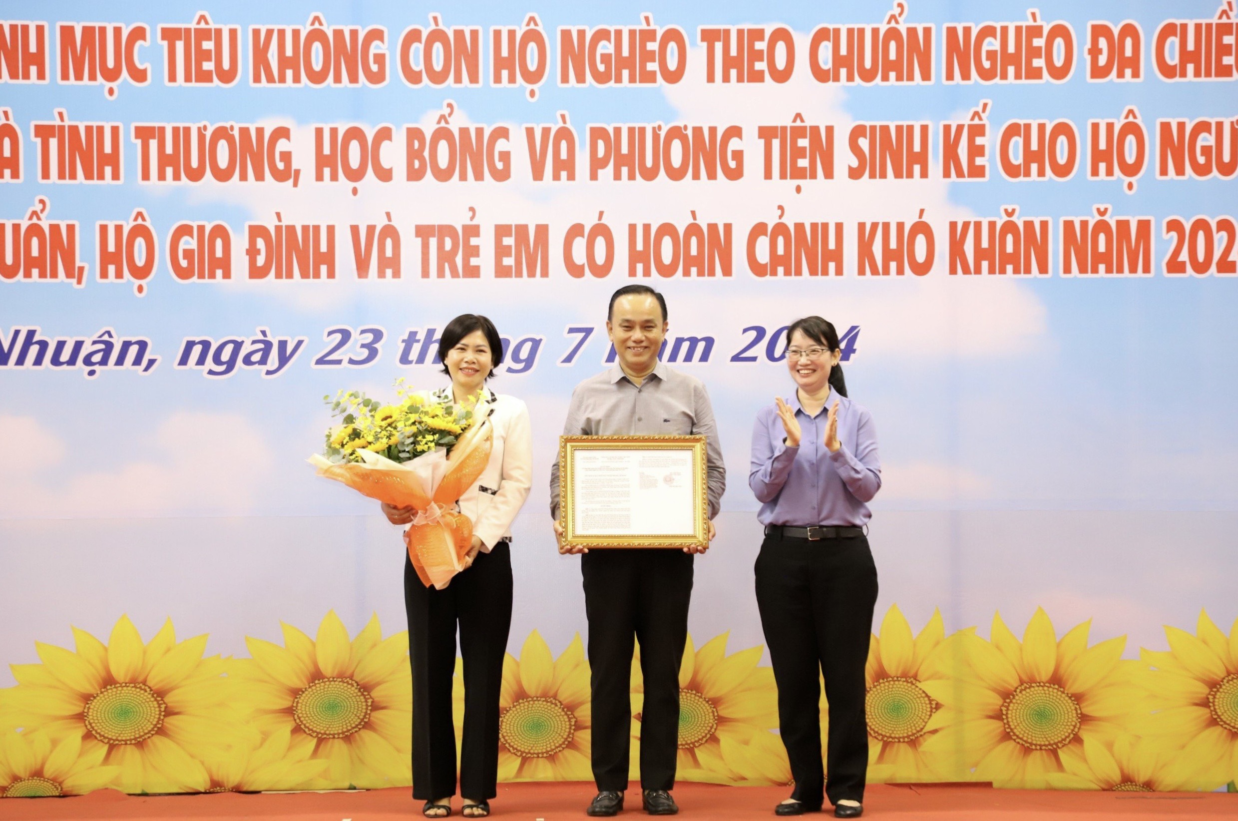 TP HCM: Thêm 1 quận không còn hộ nghèo theo chuẩn nghèo đa chiều- Ảnh 1.
