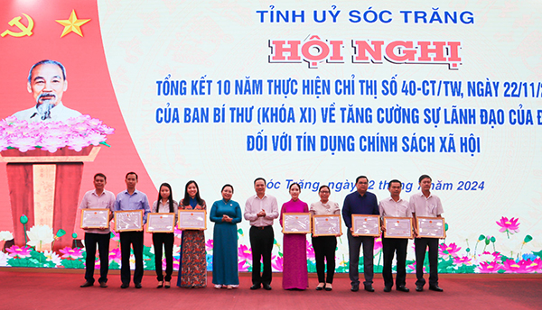 Sóc Trăng: Khen thưởng 61 tập thể, cá nhân xuất sắc trong việc thực hiện Chỉ thị 40- Ảnh 2.