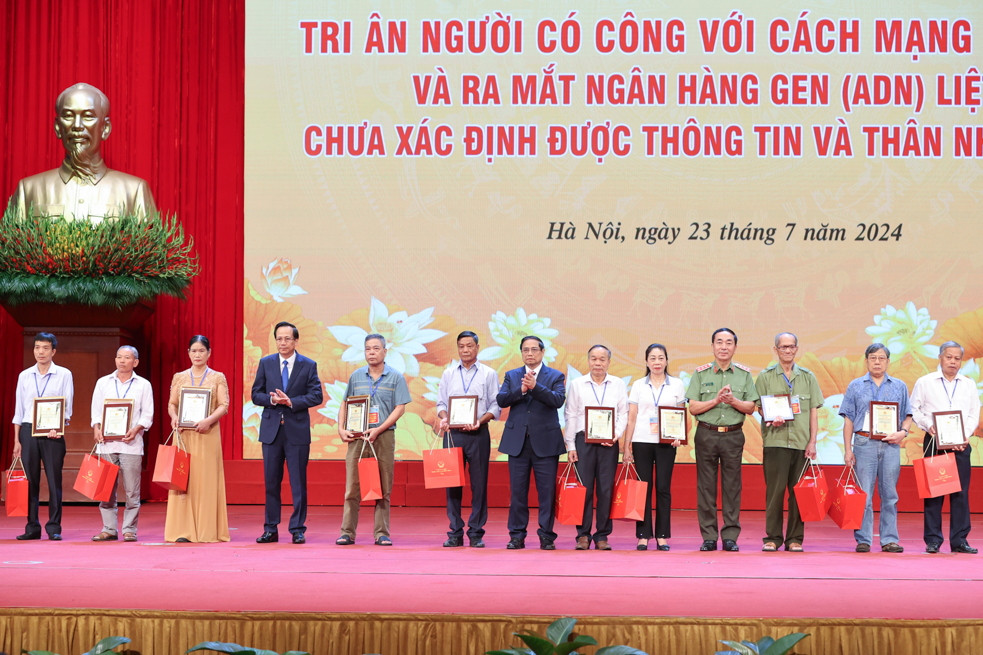Thủ tướng Phạm Minh Ch&iacute;nh: Lu&ocirc;n ghi nhớ, tri &acirc;n những người đ&atilde; hy sinh v&igrave; Tổ quốc- Ảnh 7.