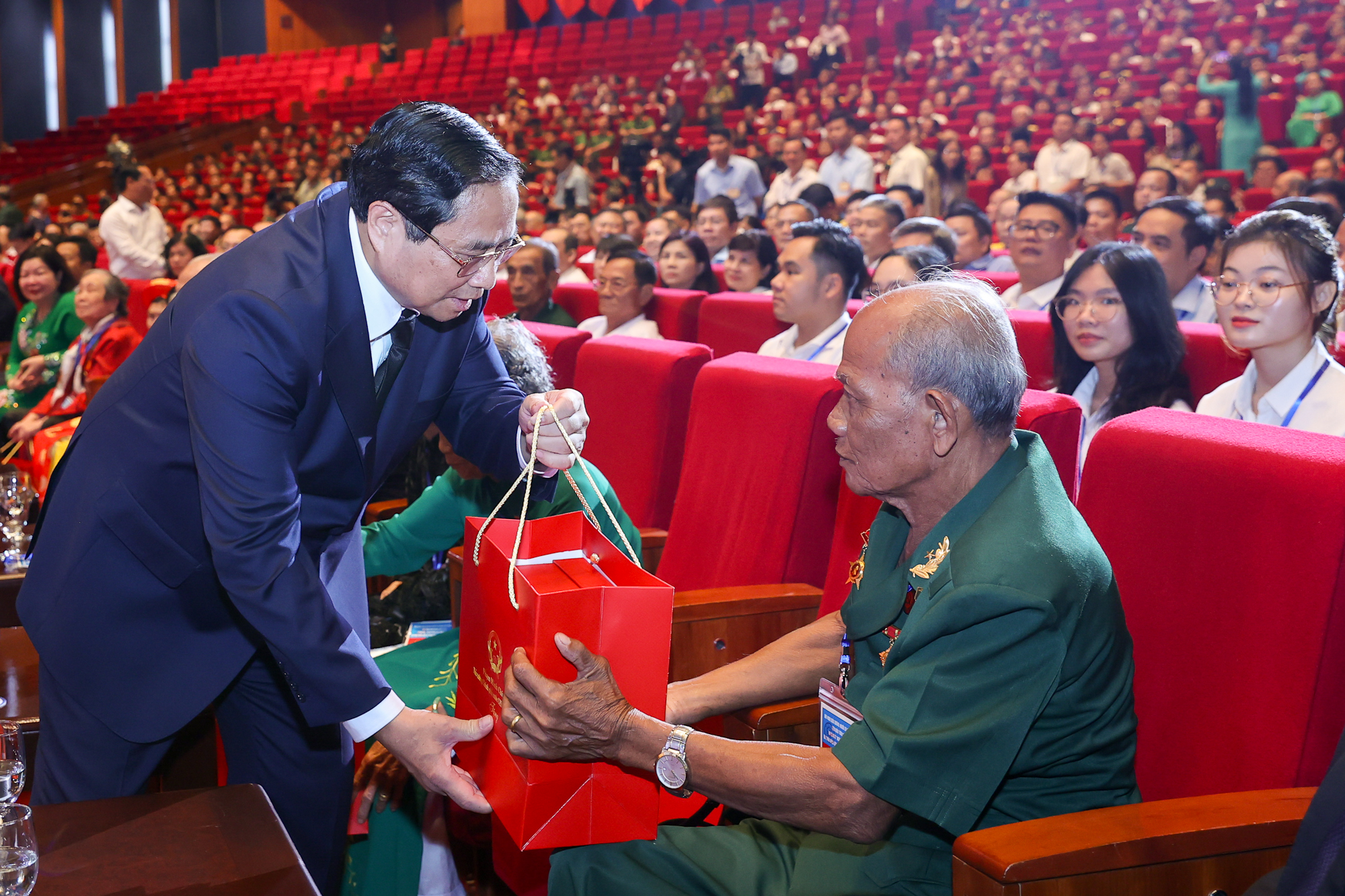 Thủ tướng Phạm Minh Ch&iacute;nh: Lu&ocirc;n ghi nhớ, tri &acirc;n những người đ&atilde; hy sinh v&igrave; Tổ quốc- Ảnh 4.