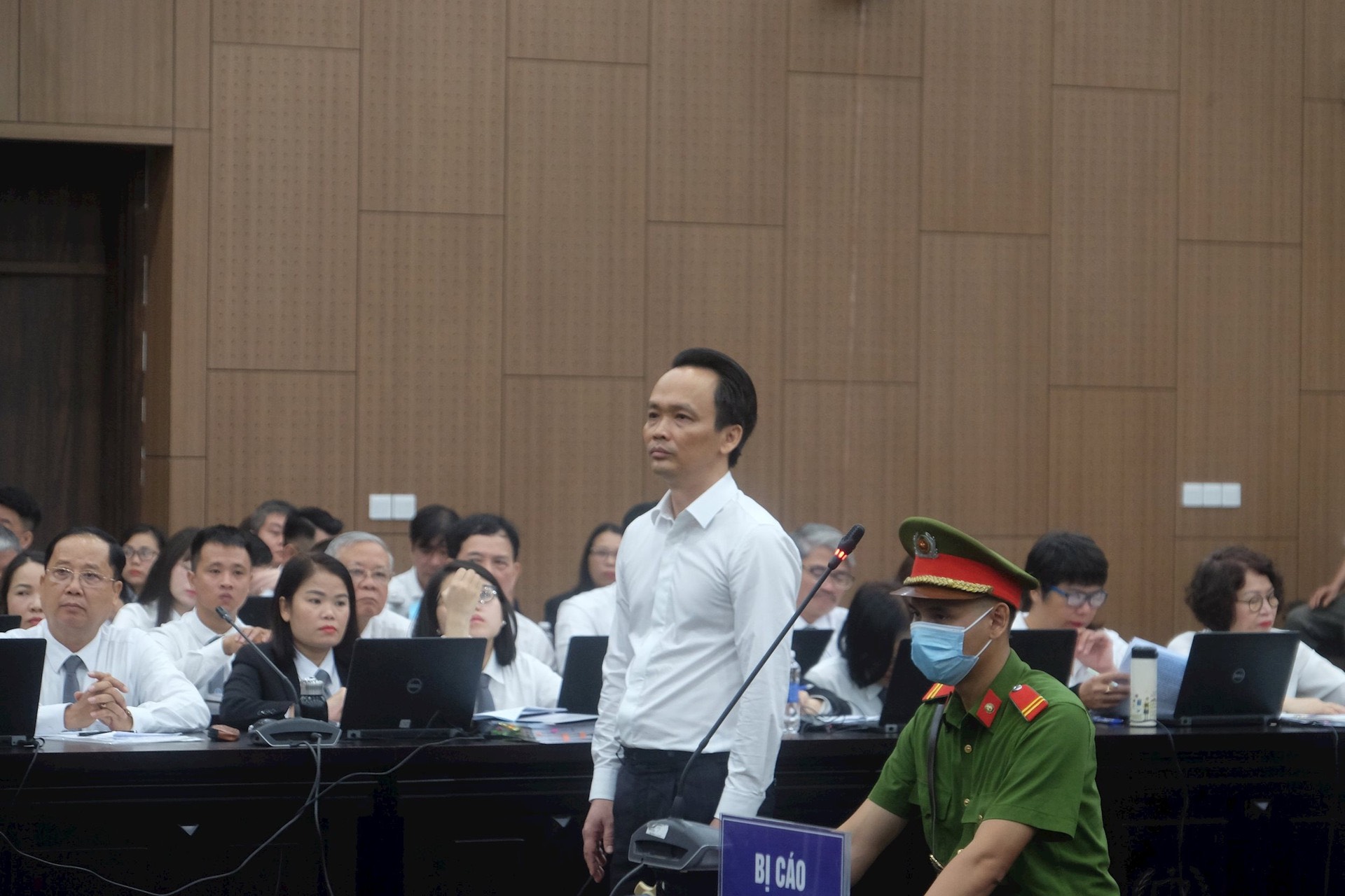 Bị chất vấn về h&agrave;nh vi lừa đảo, cựu chủ tịch FLC Trịnh Văn Quyết n&oacute;i kh&ocirc;ng c&oacute; mục đ&iacute;ch chiếm đoạt- Ảnh 2.