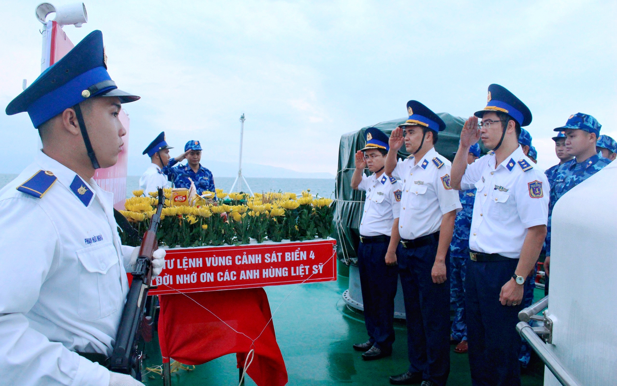 Bộ Tư lệnh Vùng Cảnh sát biển 4 tri ân các anh hùng liệt sĩ