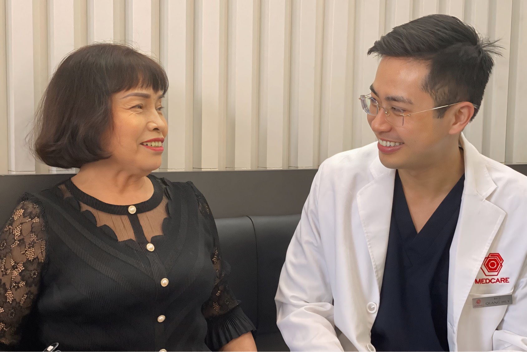 Cuộc thi viết NGƯỜI THẦY THUỐC TRONG T&Ocirc;I: Người t&igrave;m lại nụ cười cho bệnh nh&acirc;n bạch biến- Ảnh 1.