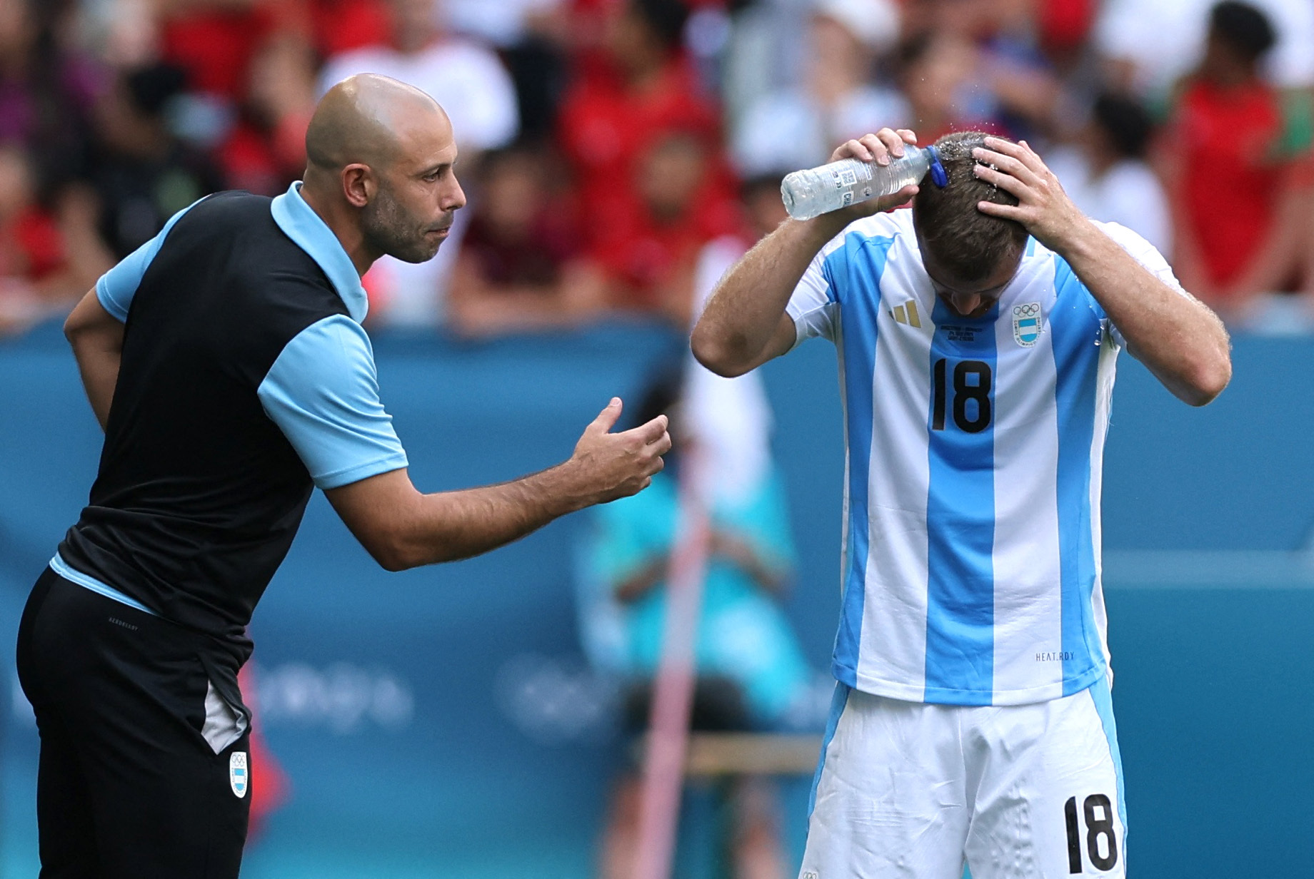 HLV Mascherano: "G&aacute;nh xiếc b&oacute;ng đ&aacute; Olympic mở m&agrave;n thảm hại"- Ảnh 4.