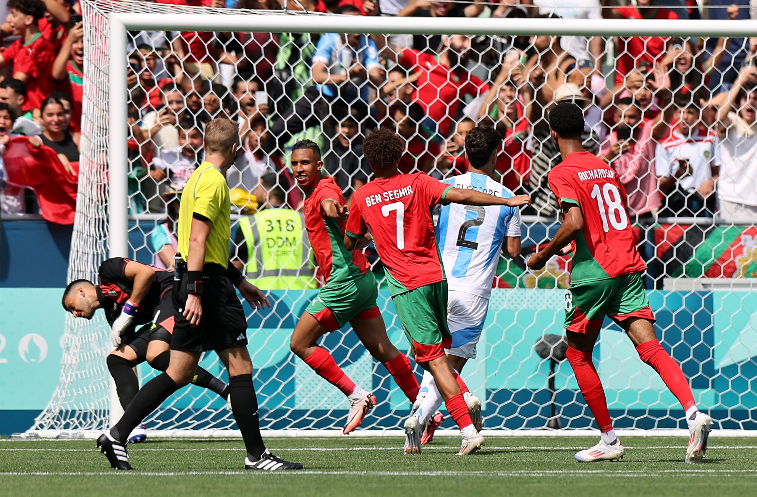 Cú sốc đầu tiên ở Olympic: Argentina thua Morocco 1-2 sau trận đấu "điên rồ"- Ảnh 2.