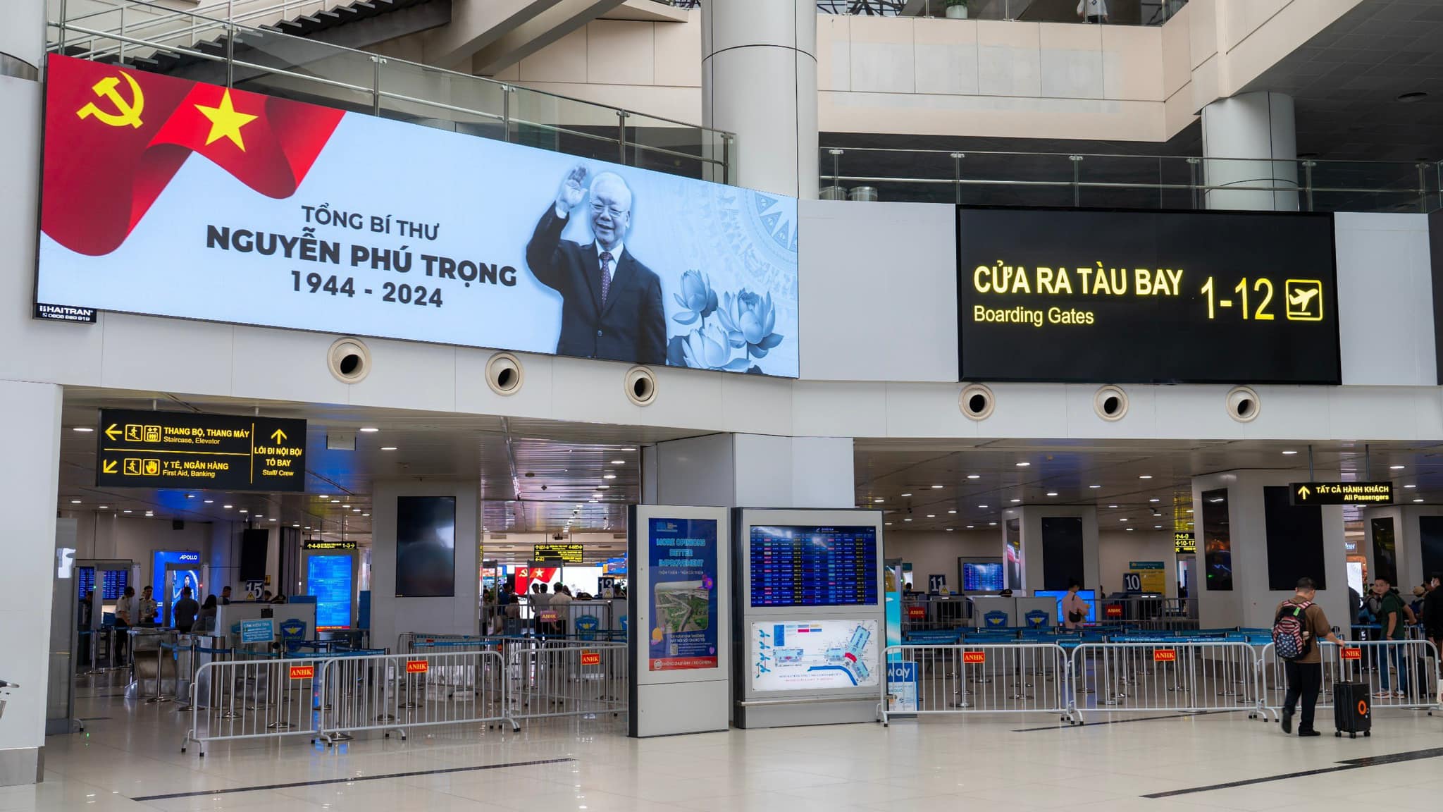 Quốc tang Tổng B&iacute; thư Nguyễn Ph&uacute; Trọng: Kh&ocirc;ng gian trang nghi&ecirc;m tại s&acirc;n bay quốc tế Nội B&agrave;i- Ảnh 5.