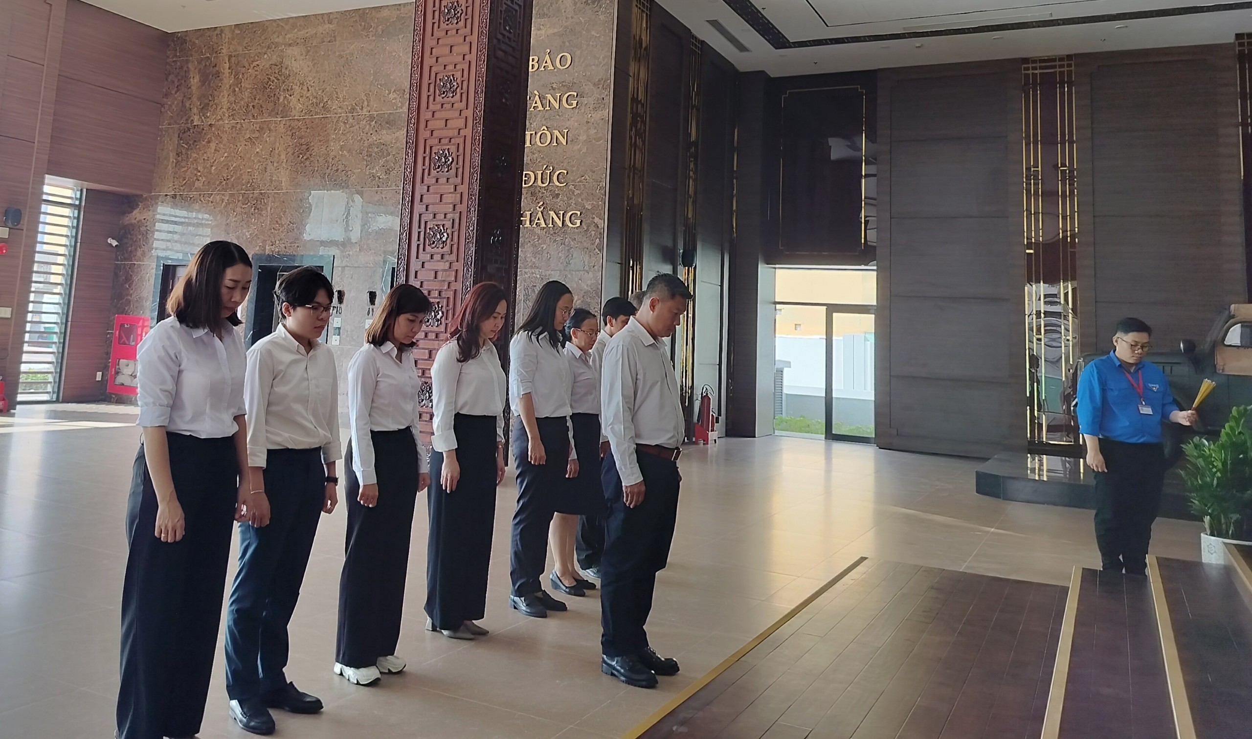 Dâng hương tưởng nhớ Bác Hồ, Bác Tôn- Ảnh 6.