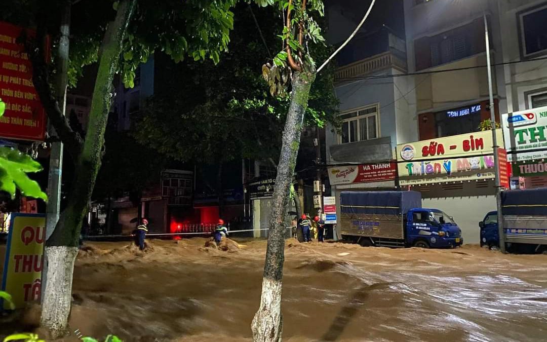 Mưa lũ và sạt lở đất khiến 3 người chết, 5 người mất tích