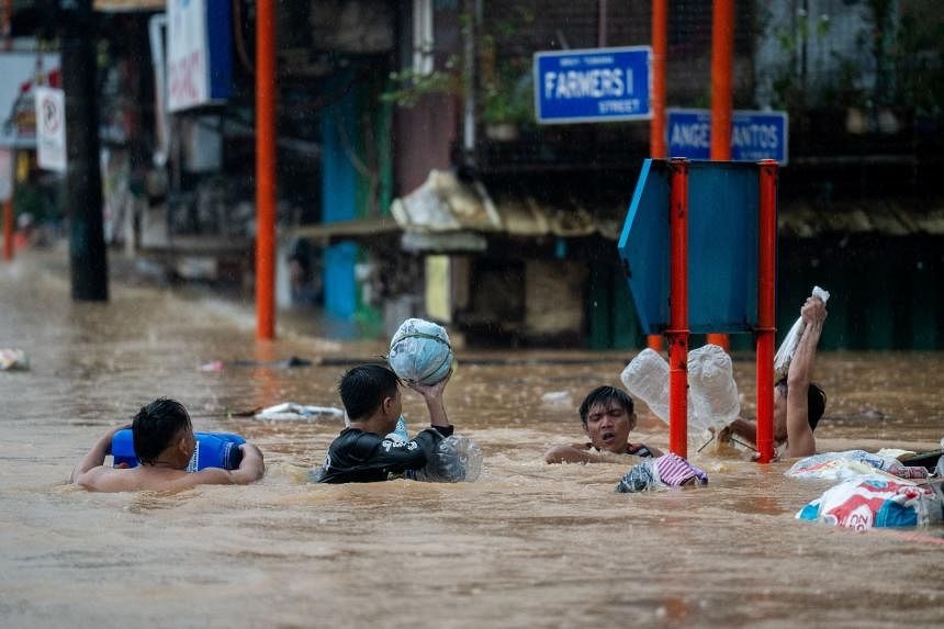 B&atilde;o Gaemi g&acirc;y mưa khủng khiếp, Manila nước ngập tới ngực- Ảnh 3.