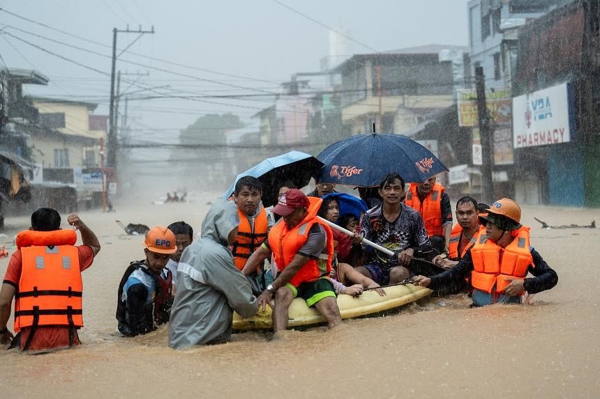 B&atilde;o Gaemi g&acirc;y mưa khủng khiếp, Manila nước ngập tới ngực- Ảnh 4.