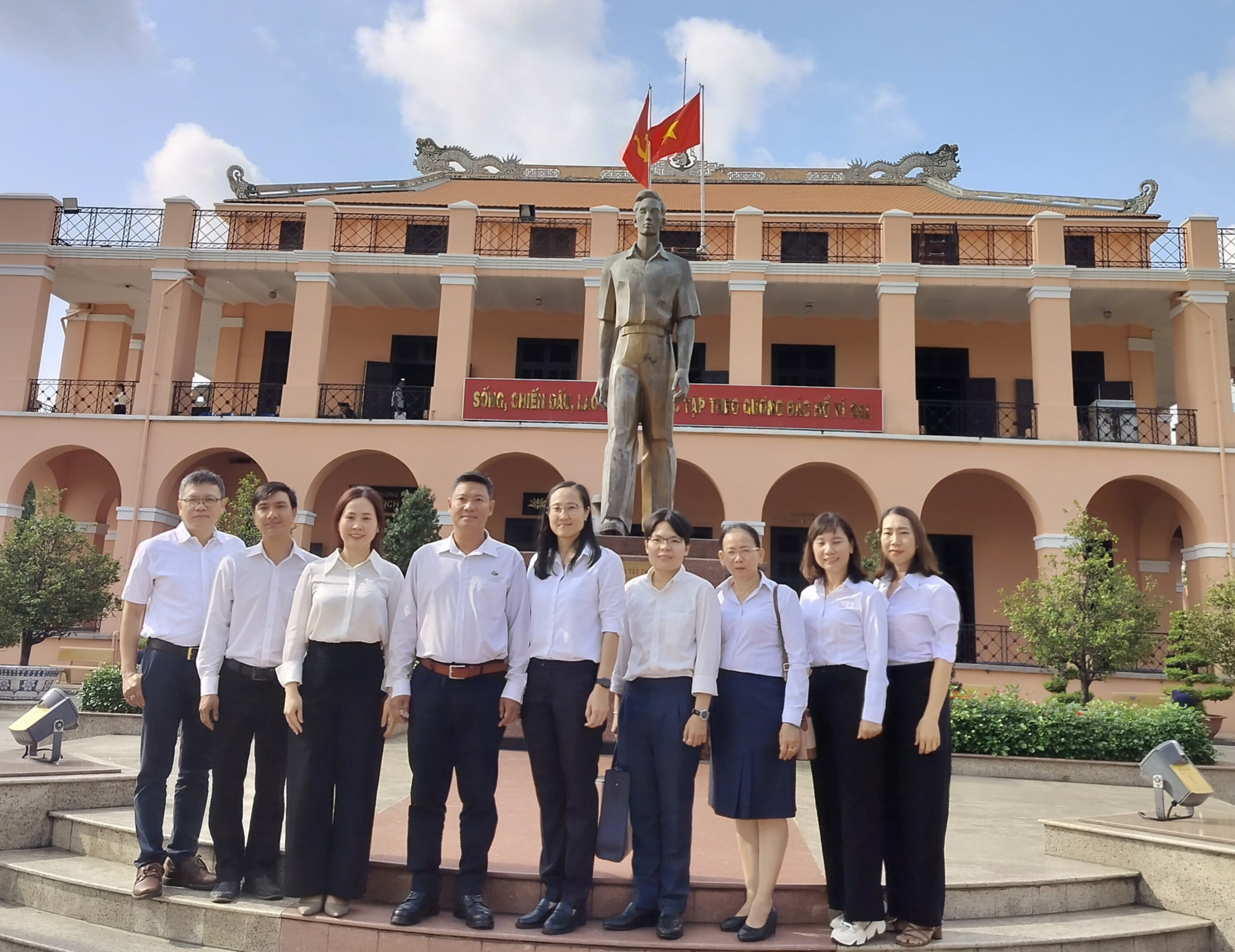 Dâng hương tưởng nhớ Bác Hồ, Bác Tôn- Ảnh 7.