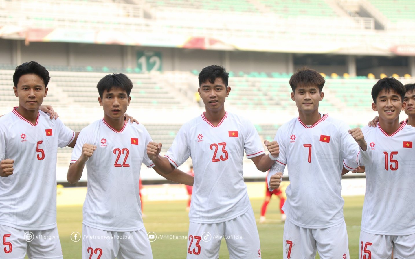 Quang Dũng có siêu phẩm thứ 3, U19 Việt Nam thắng an ủi trước Lào