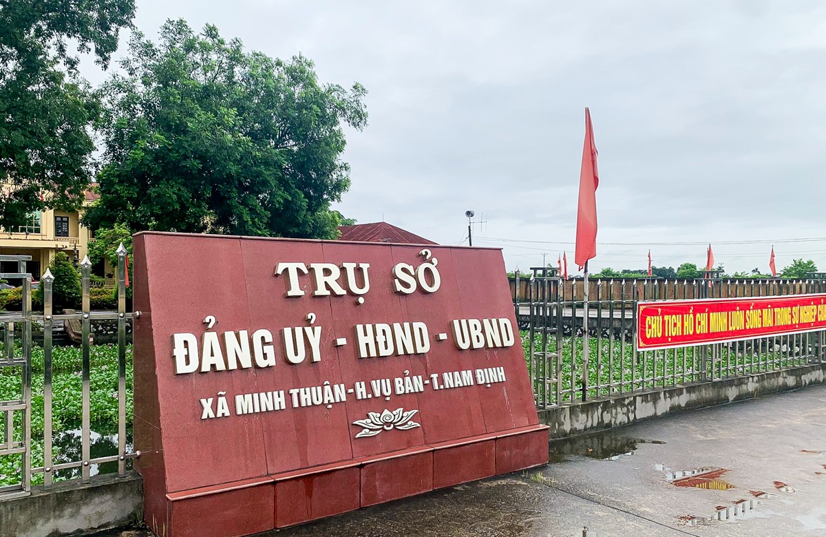 Một loạt cựu "quan x&atilde;" bị khởi tố- Ảnh 1.