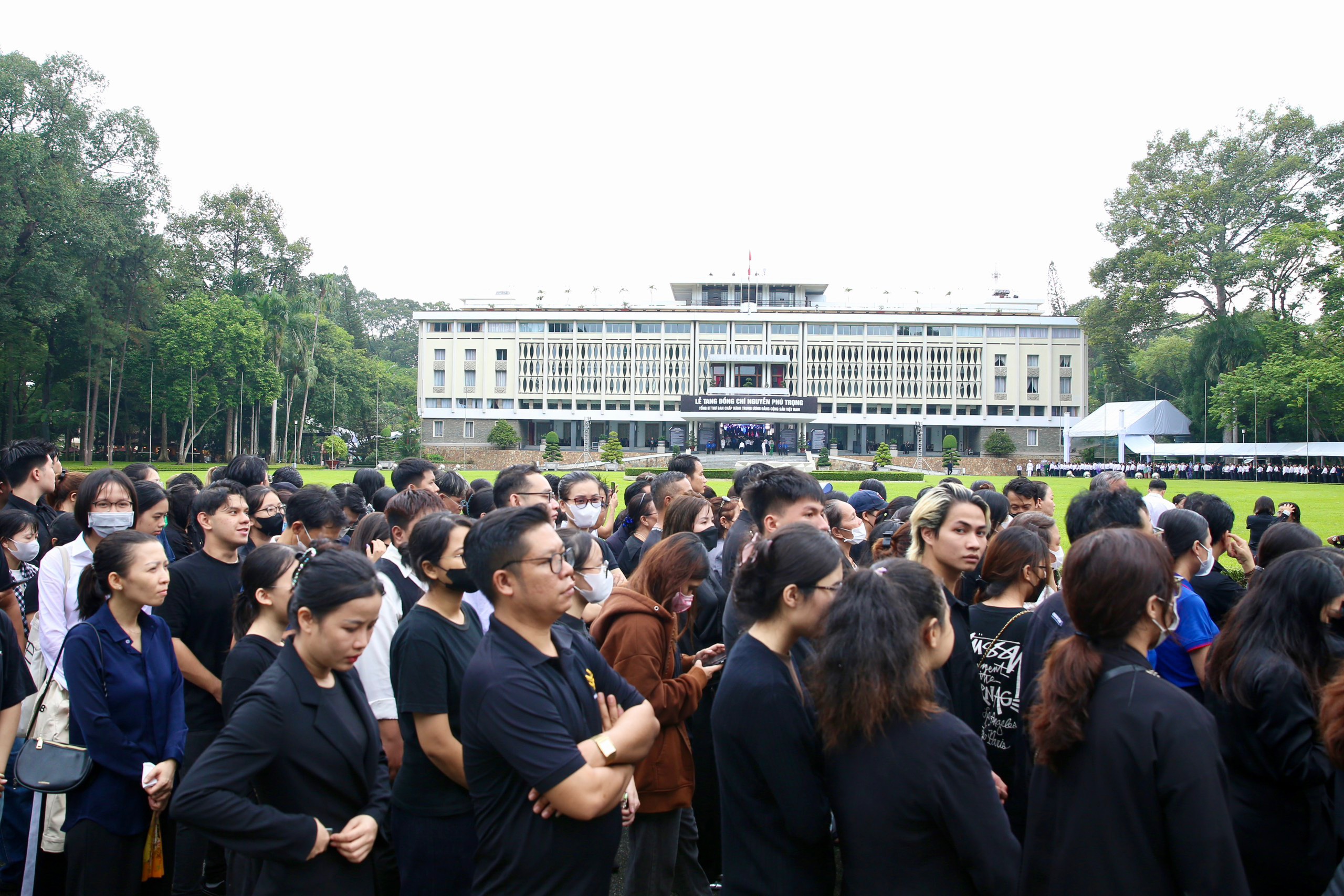 Mong được viếng Tổng B&iacute; thư Nguyễn Ph&uacute; Trọng để b&agrave;y tỏ l&ograve;ng k&iacute;nh trọng v&agrave; niềm tiếc thương- Ảnh 12.