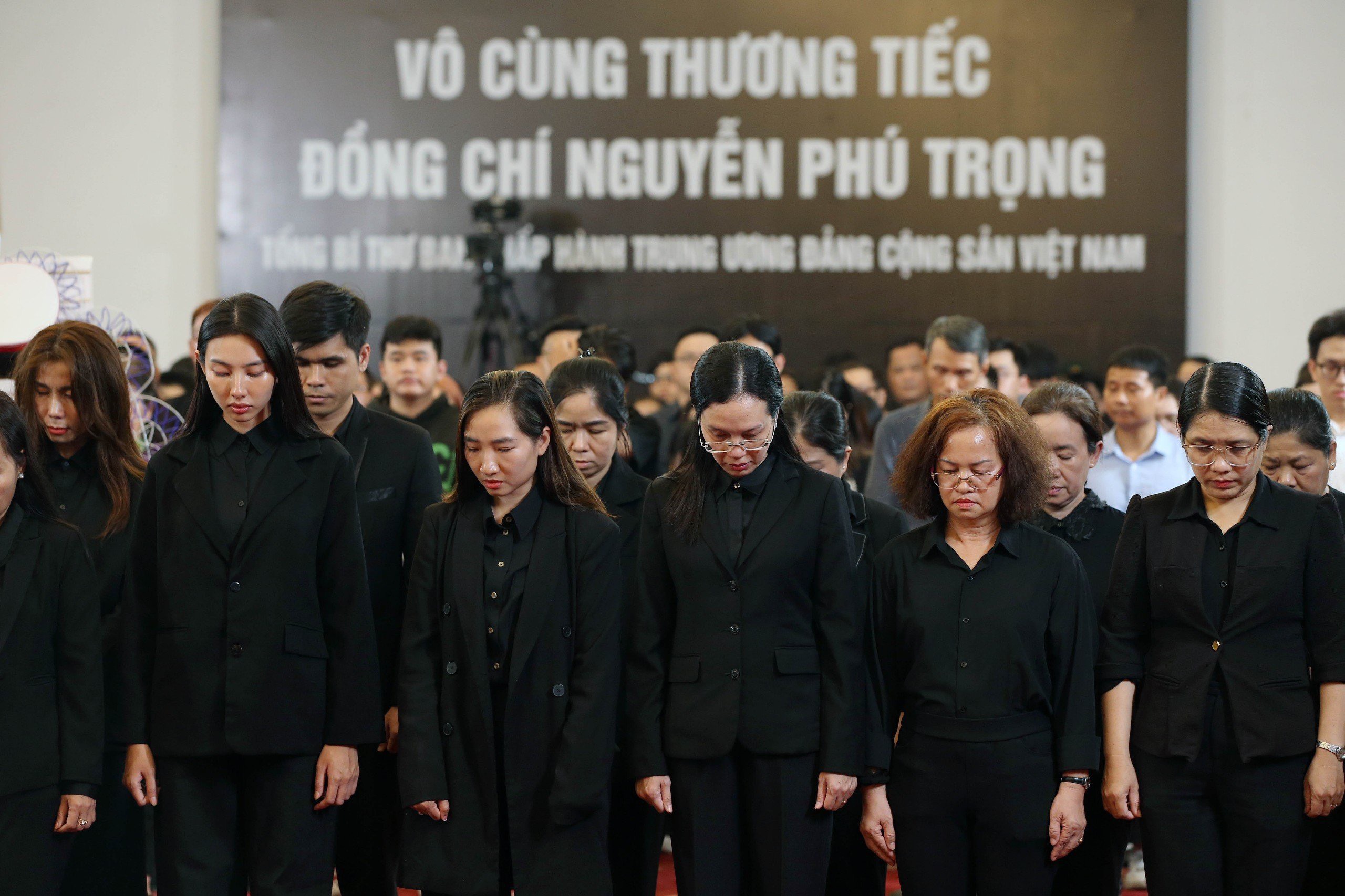 Mong được viếng Tổng B&iacute; thư Nguyễn Ph&uacute; Trọng để b&agrave;y tỏ l&ograve;ng k&iacute;nh trọng v&agrave; niềm tiếc thương- Ảnh 6.