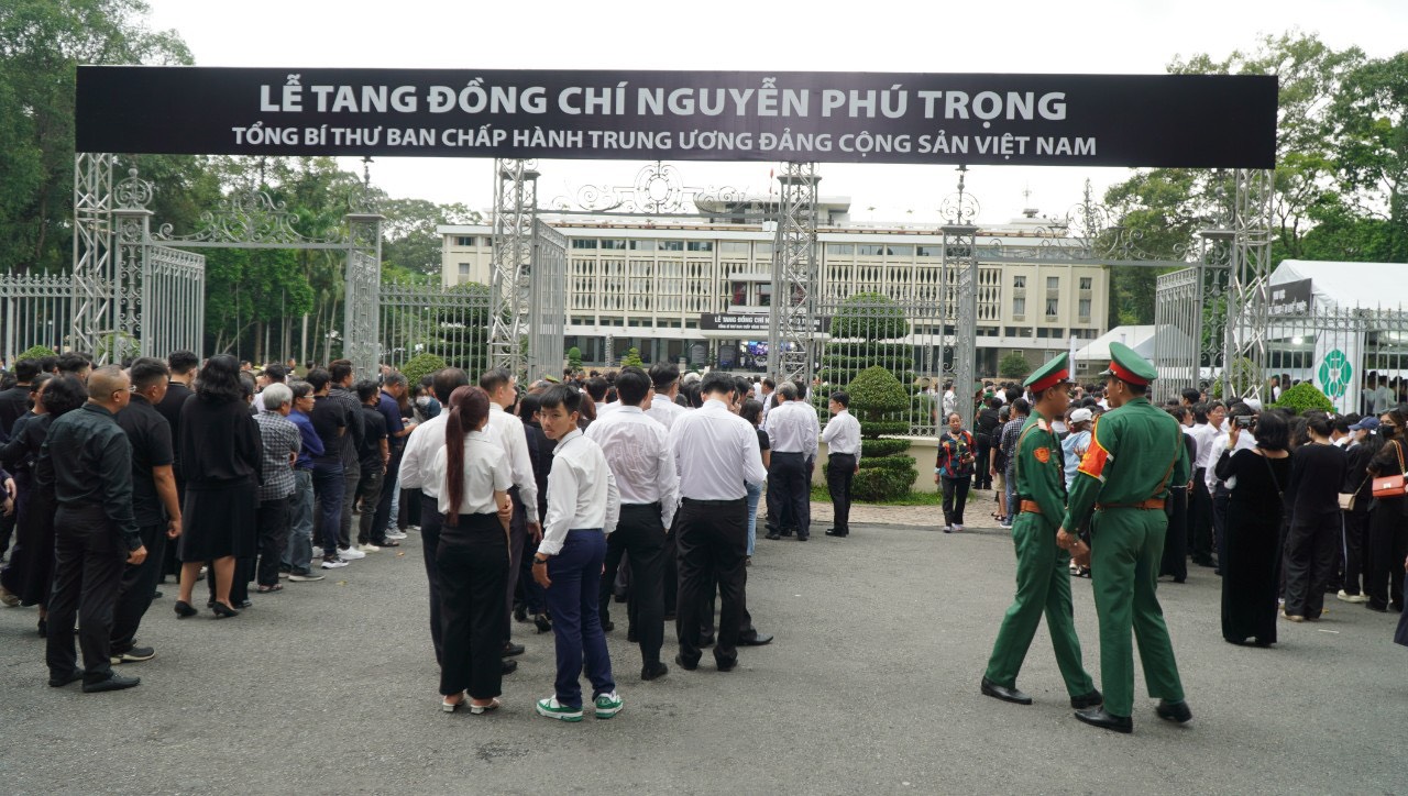 Mong được viếng Tổng B&iacute; thư Nguyễn Ph&uacute; Trọng để b&agrave;y tỏ l&ograve;ng k&iacute;nh trọng v&agrave; niềm tiếc thương- Ảnh 20.