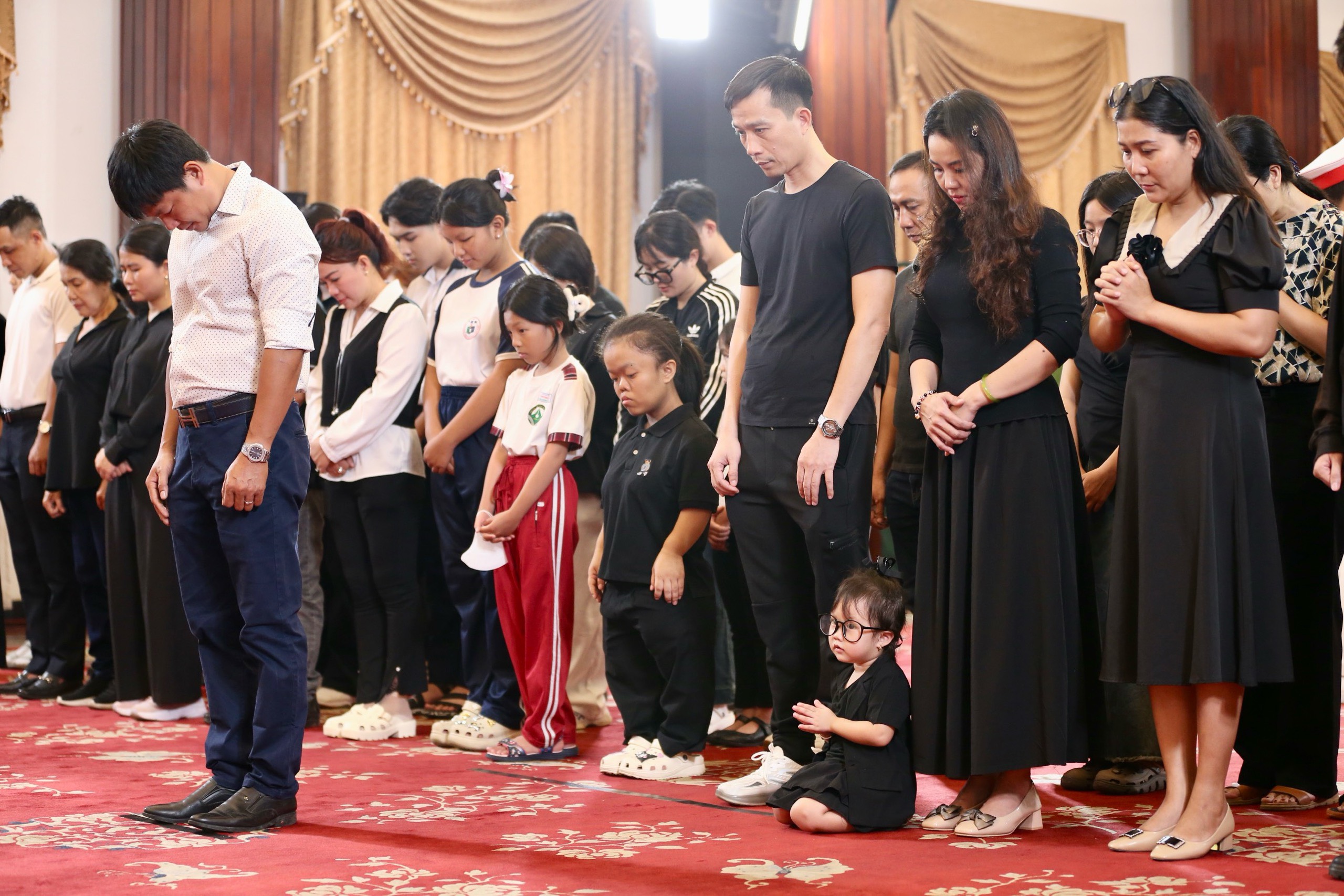 Mong được viếng Tổng B&iacute; thư Nguyễn Ph&uacute; Trọng để b&agrave;y tỏ l&ograve;ng k&iacute;nh trọng v&agrave; niềm tiếc thương- Ảnh 3.