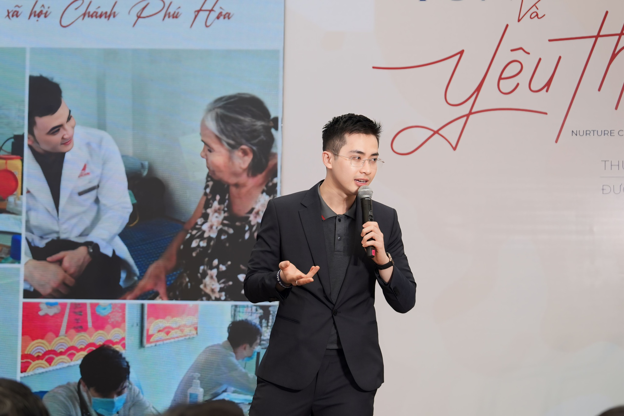 Cuộc thi viết NGƯỜI THẦY THUỐC TRONG T&Ocirc;I: Người t&igrave;m lại nụ cười cho bệnh nh&acirc;n bạch biến- Ảnh 2.